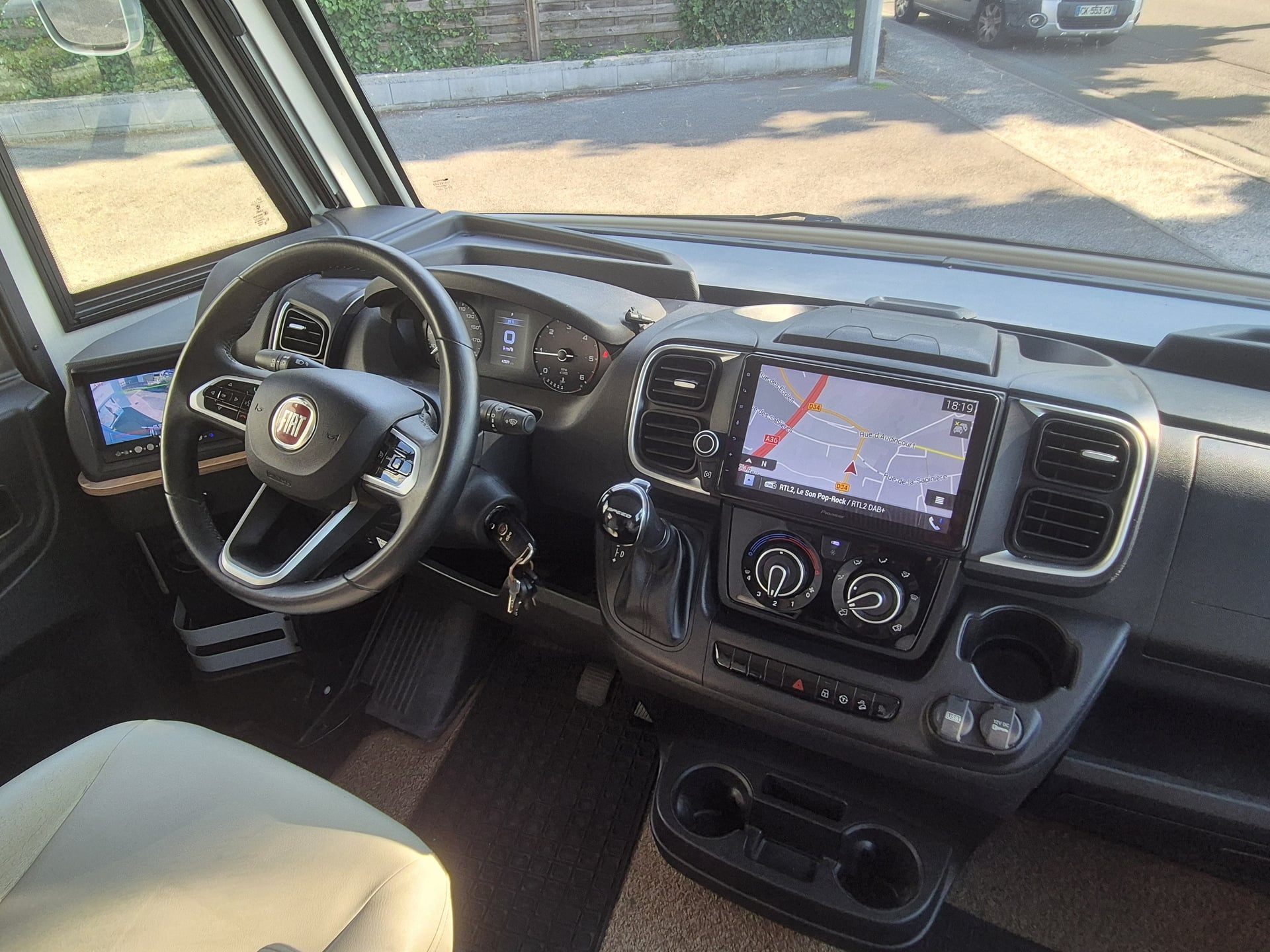 Pilote G740 FGJ INTEGRAL 2.2 160 CV Boite Auto (BVA9) - Lits Jumeaux — 19