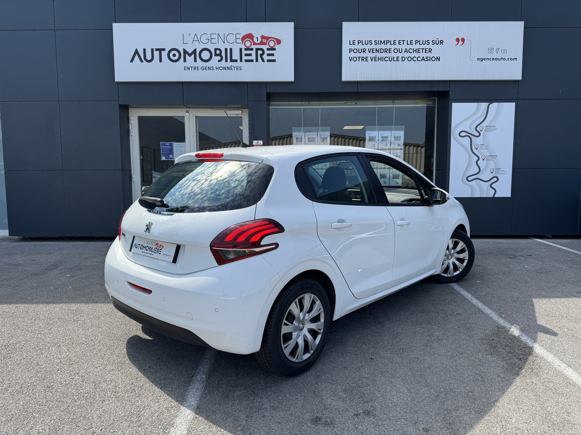 Peugeot 208 Affaire BlueHDI 100cv Active Business R Clim auto/ Radar — 2