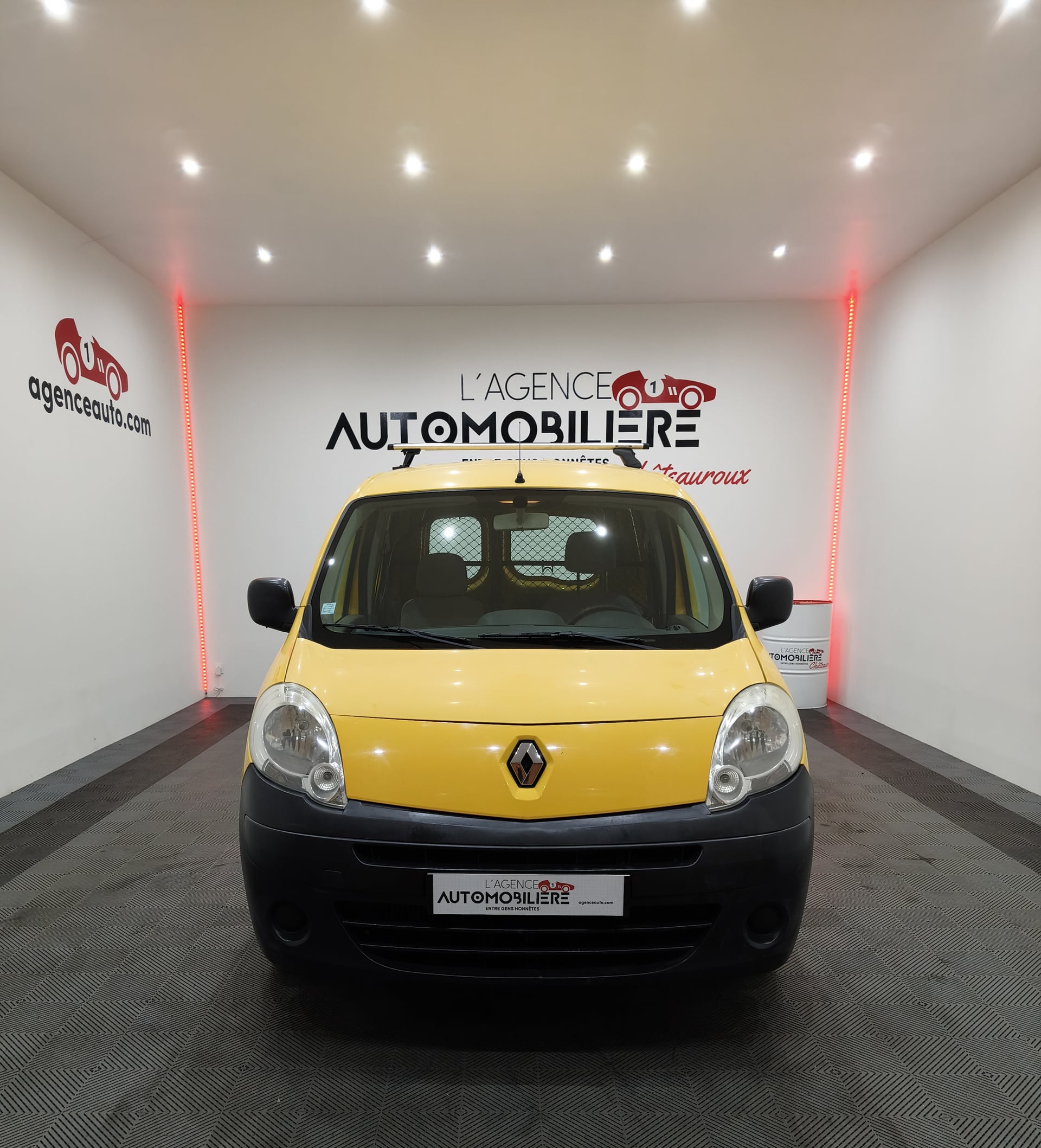 Renault Kangoo VU II 1.5 DCI 70CV BVM5 CENTRALISATION DES PORTES/CLOISON+GRILLE ESCAMOTABLE/PORTE LAT DROITE VITREE/PORTES AR VITREES/RADAR RECUL/GALERIE/ATTELAGE — 2