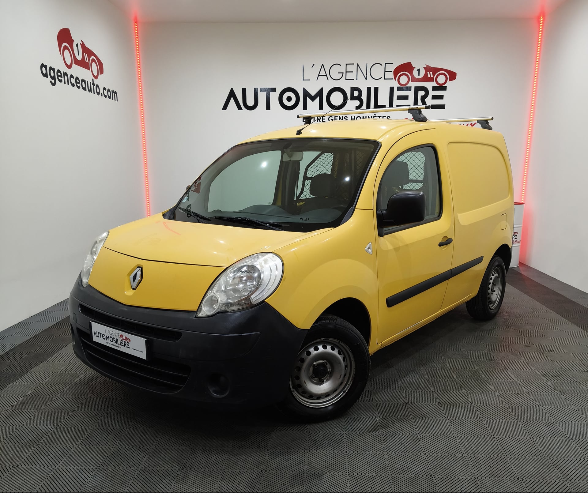 Renault Kangoo VU II 1.5 DCI 70CV BVM5 CENTRALISATION DES PORTES/CLOISON+GRILLE ESCAMOTABLE/PORTE LAT DROITE VITREE/PORTES AR VITREES/RADAR RECUL/GALERIE/ATTELAGE