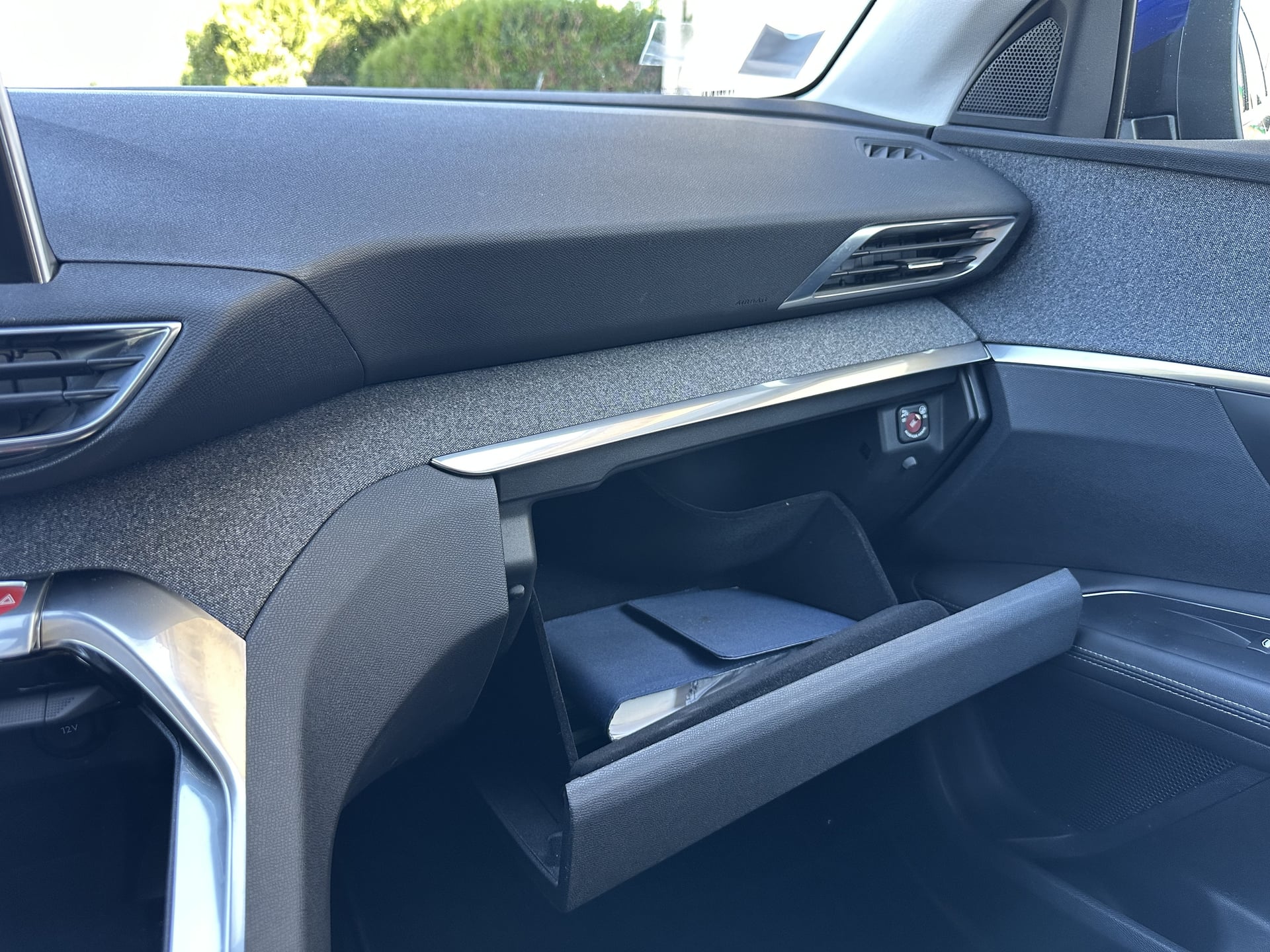 Peugeot 3008 1.6 BlueHDi 120ch EAT6 Allure — 35
