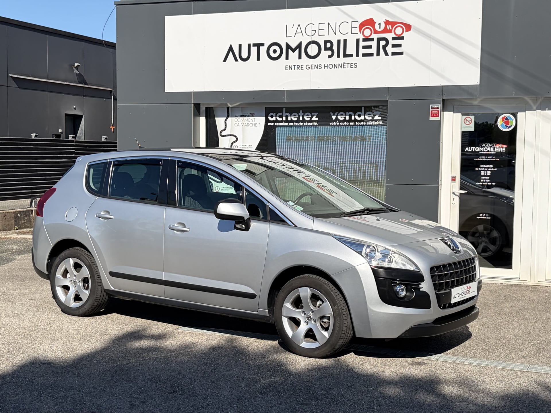 Peugeot 3008 1.6 HDI 112 PREMIUM BVM6 - TOIT PANORAMIQUE — 1