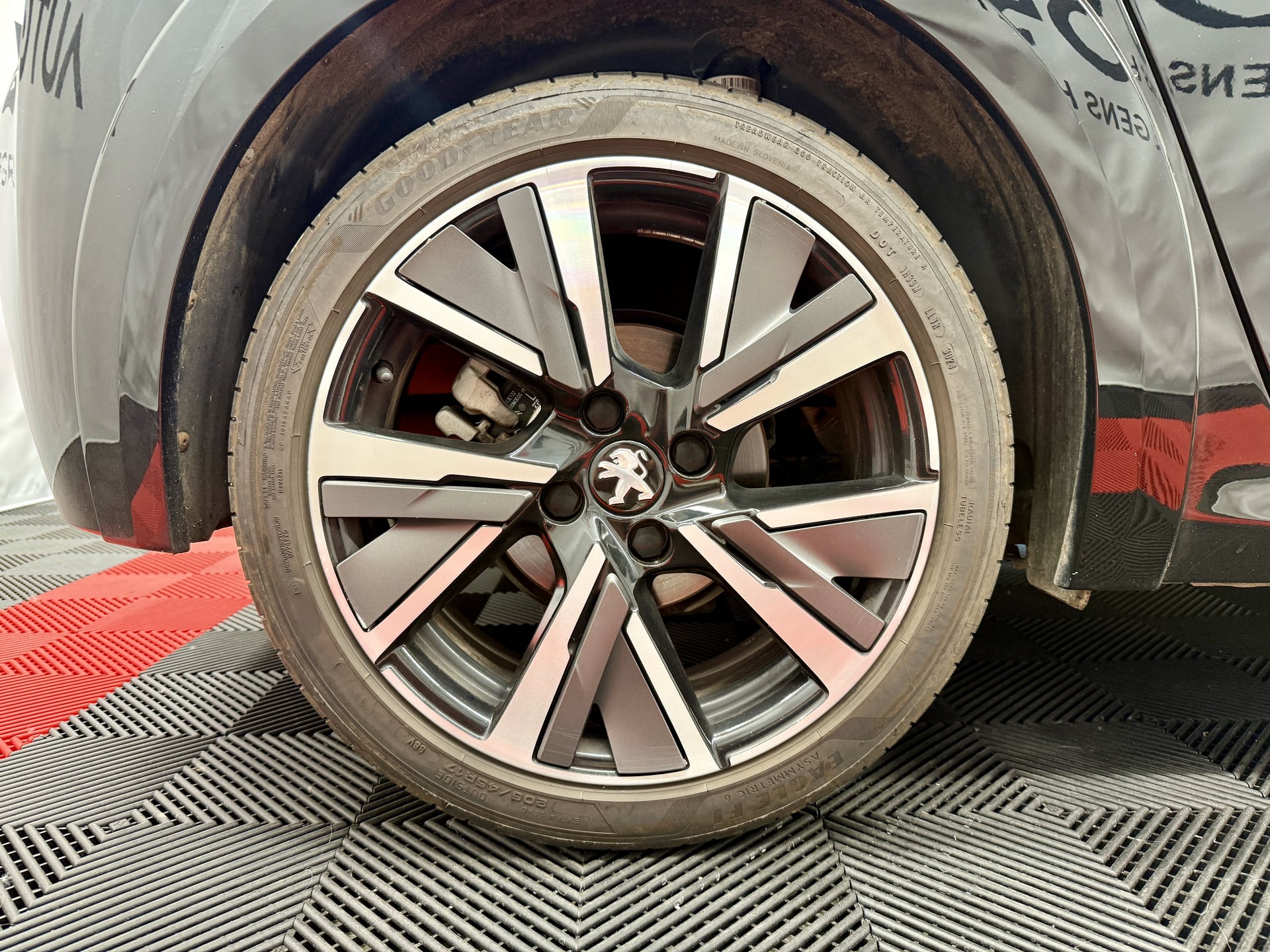 Peugeot 208 II 1.5 BLUEHDI 100 S&S GT LINE — 25