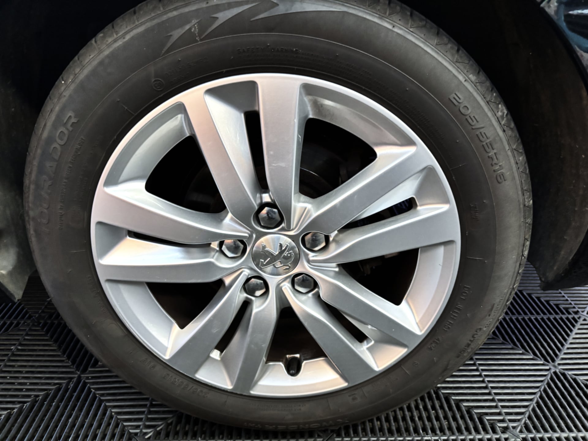 Peugeot 308 SW 1.6 Blue 120 ch HDI business Pack — 28