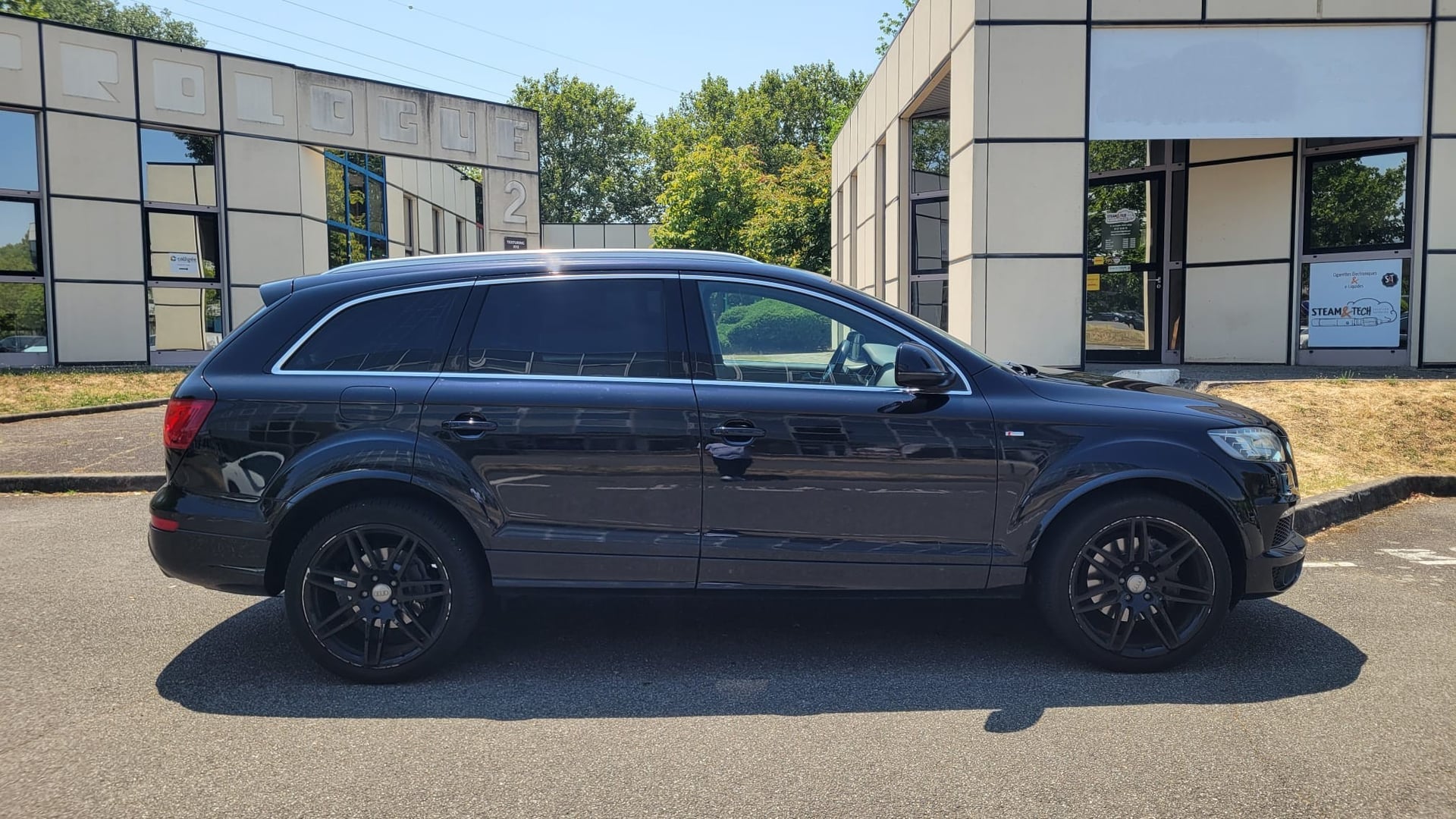 Audi Q7 3.0 V6 TDI 245 CH S-LINE QUATTRO (2) -ATTELAGE RETRACTABLE - 7 Places - Entretien Audi — 2