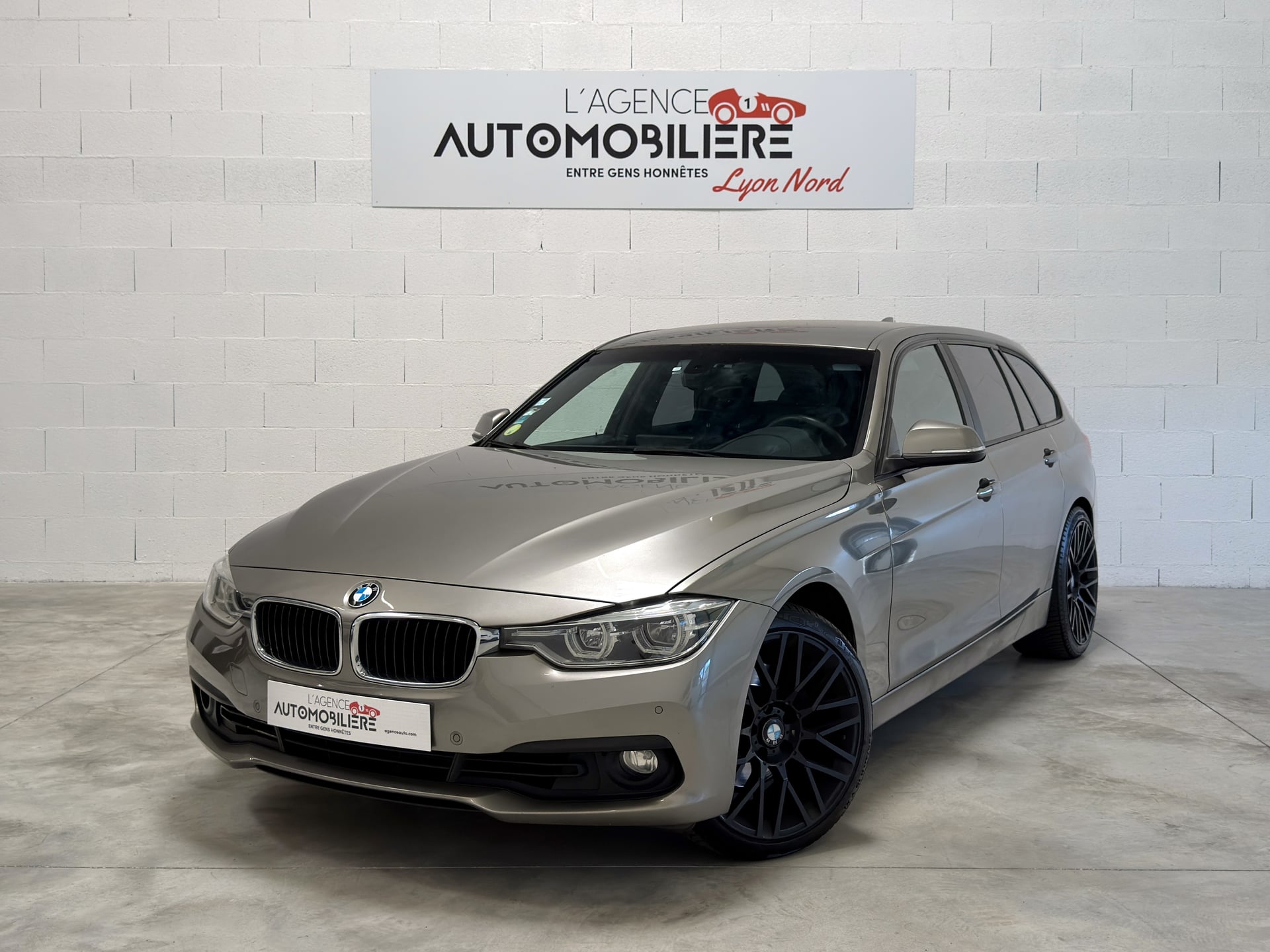 BMW Série 3 Touring 325D 2.0 F31 LCI 224 – Immat France Full LED Harman Kardon Keyless Sièges chauffants Pack hiver avec 4 jantes