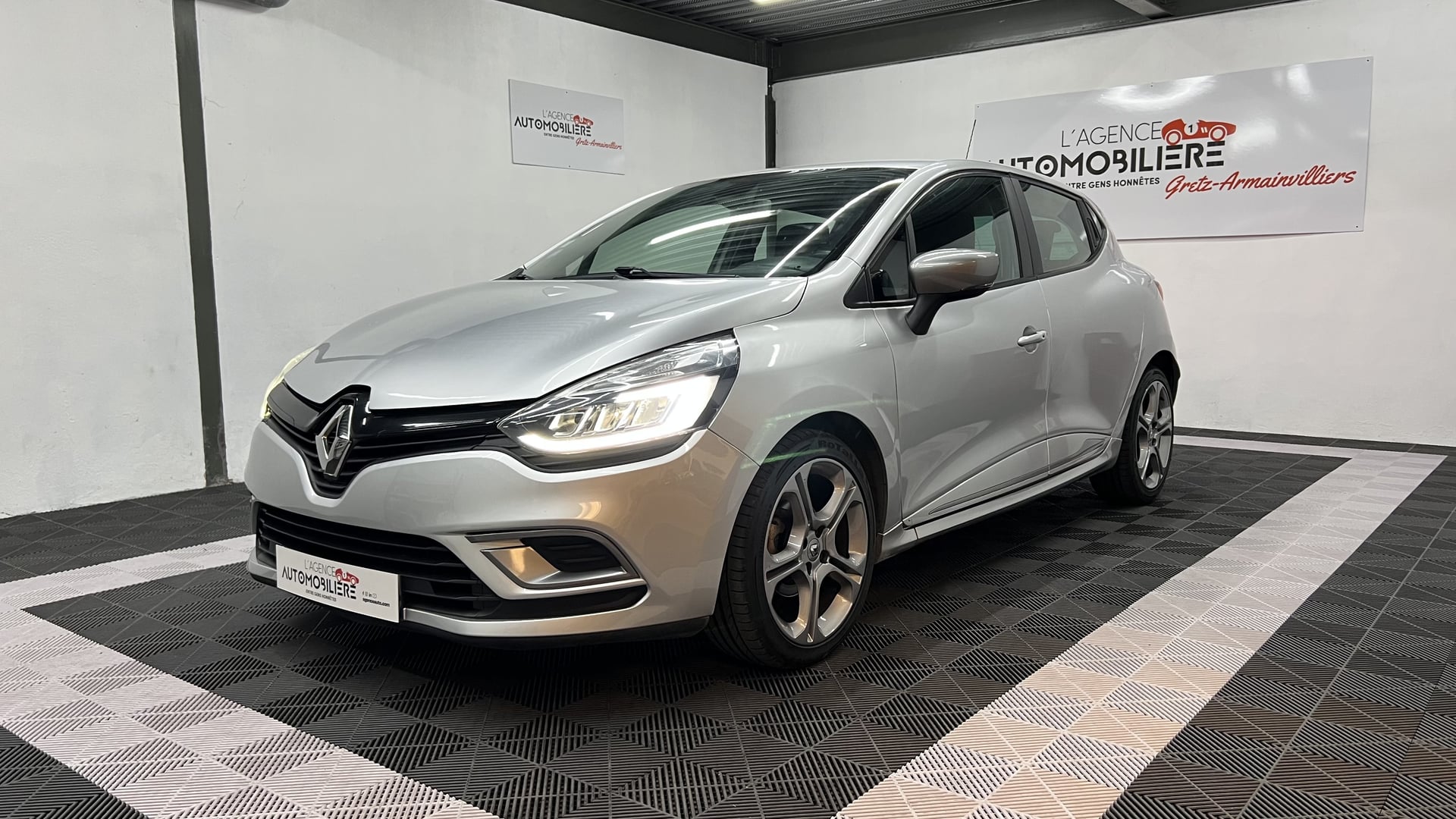 Renault Clio 0.9 TCe 90ch Intens 5p GT LINE — 1