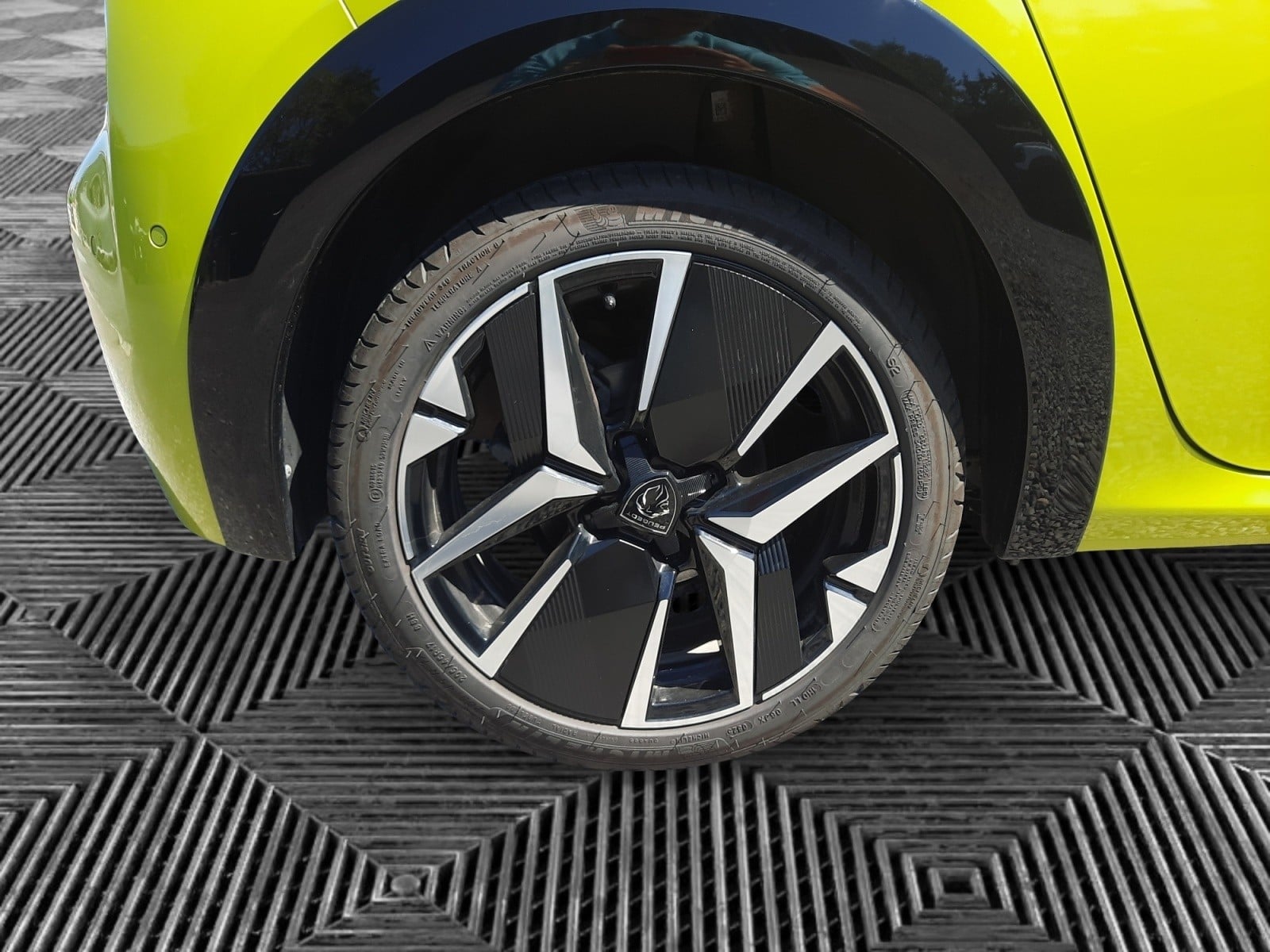 Peugeot 208 VENDU208 1.2i Hybrid MHEV GT e-DCS GT (Chaine distribution)/ Garantie Peugeot 05/2027 — 35