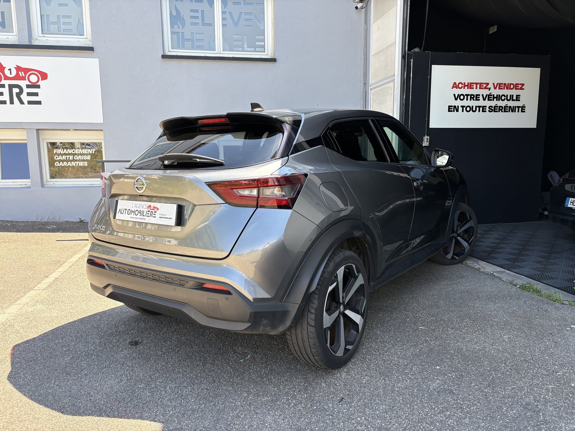 Nissan Juke 1.0 DIG-T 117 N-CONNECTA 1e main - Sièges chauffants - Caméra de recul - Bluetooth — 2