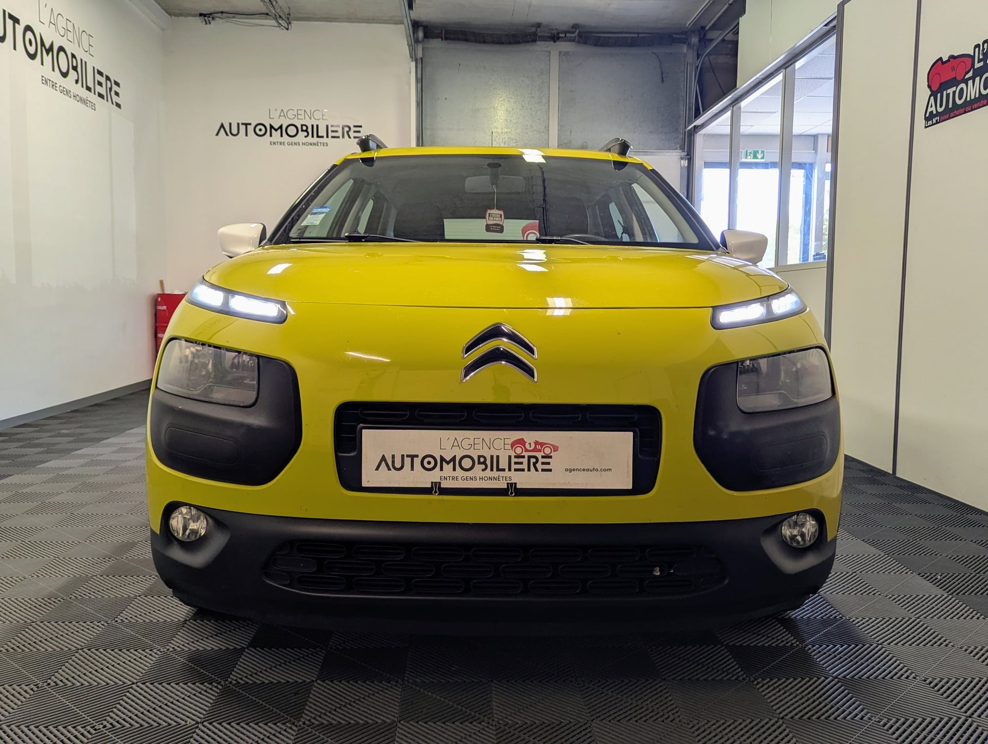 Citroen C4 Cactus 1.2 PURETECH 82 FEEL + COURROIE OK — 2