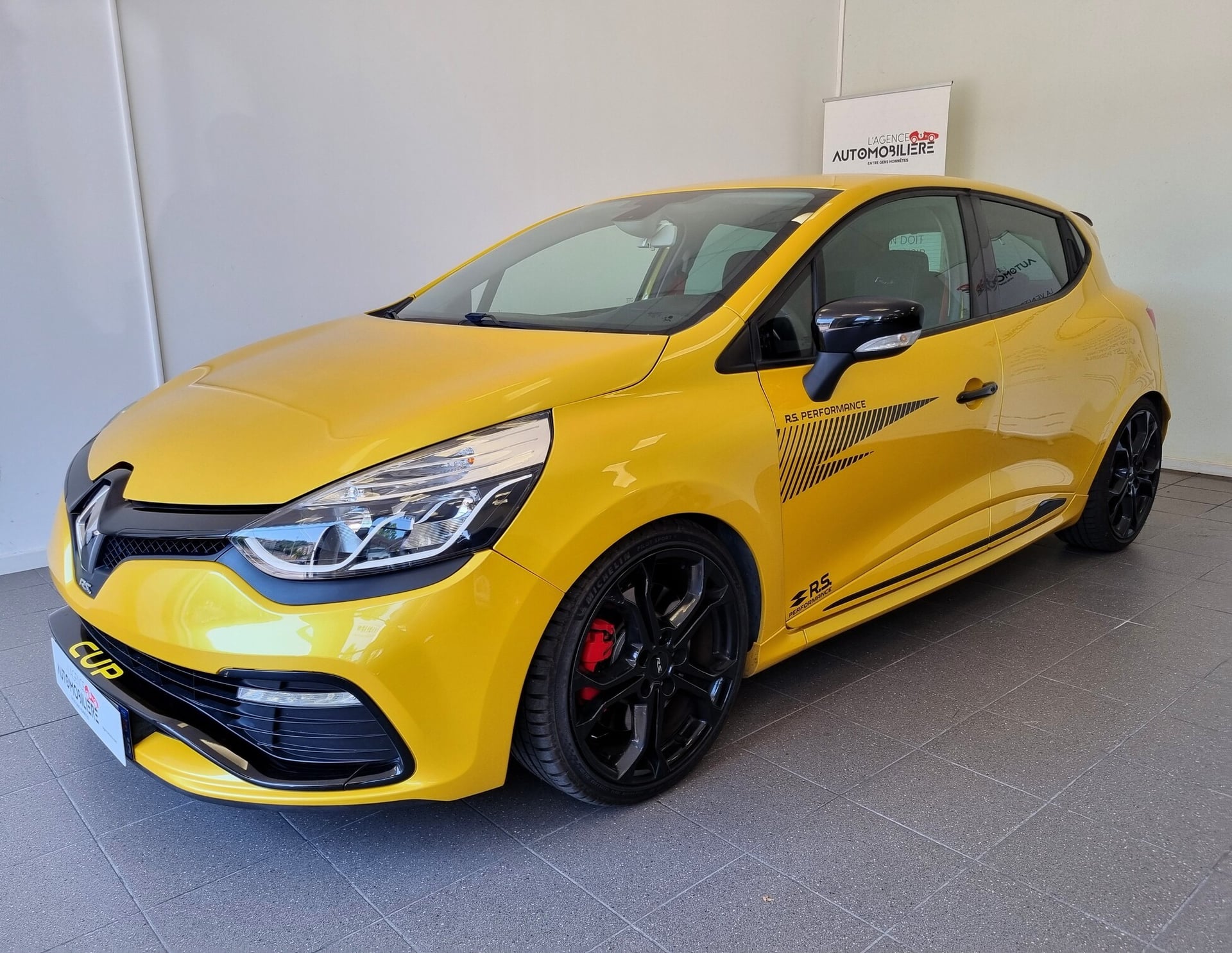 Renault Clio RS 1.6 16V Turbo EDC6 200 cv BA CHASSIS CUP — 2