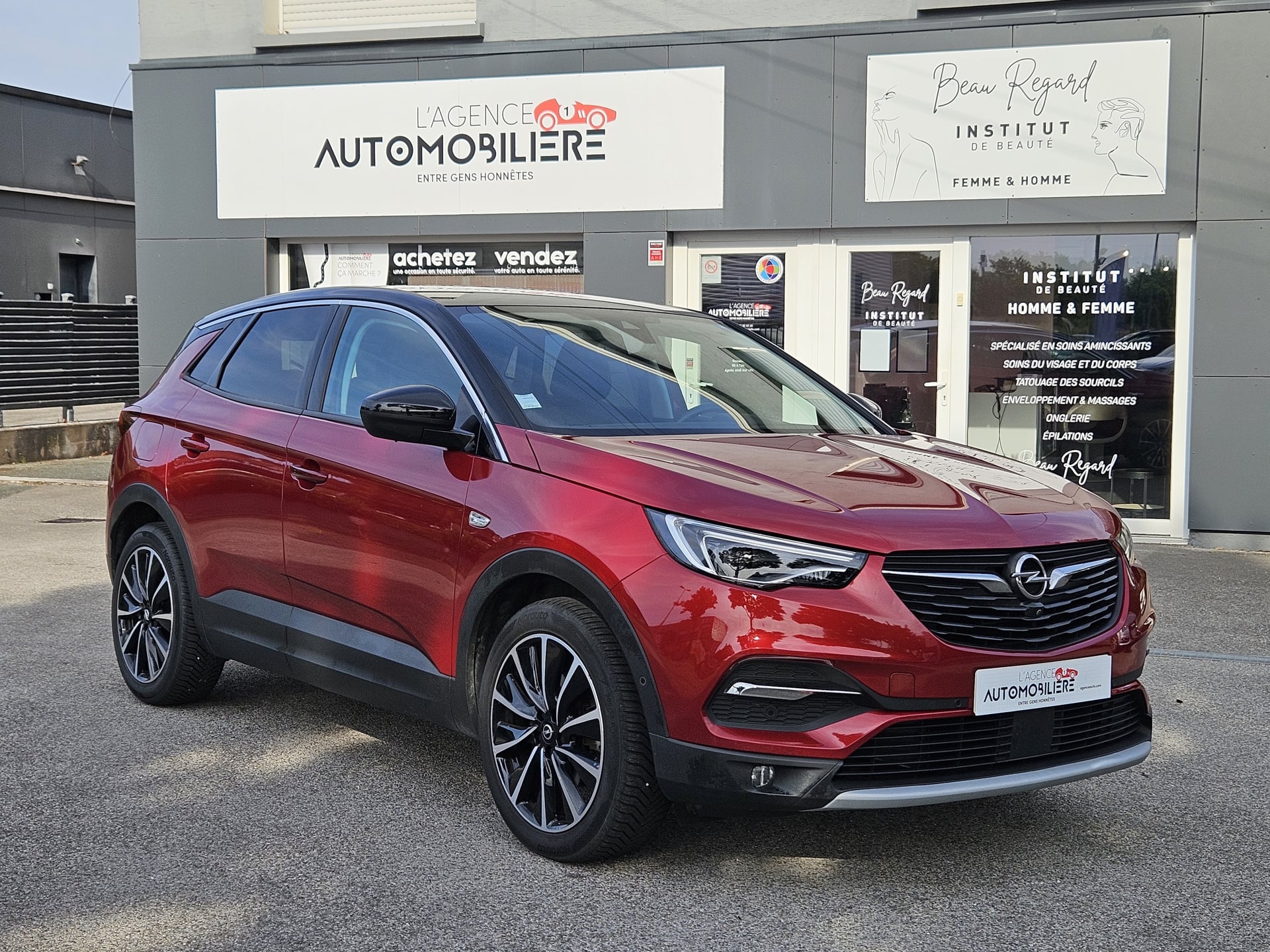 Opel Grandland X 1.5 D 130 CV BVA 8 ULTIMATE (Suréquipé : Volant chauffants , Caméra 360°, Cuir ...)