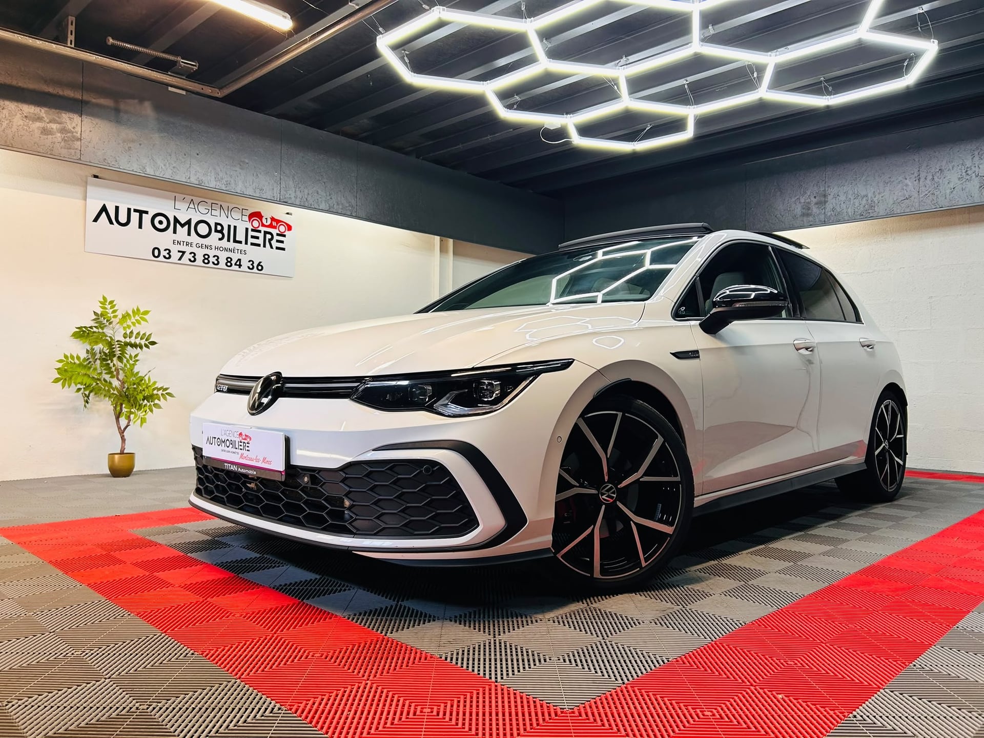 Volkswagen Golf GTD - 2.0 TDI 200cv - Blanc nacré - Toit pano - HK - Cuir ventilé - Attelage - IQ Light Led — 1