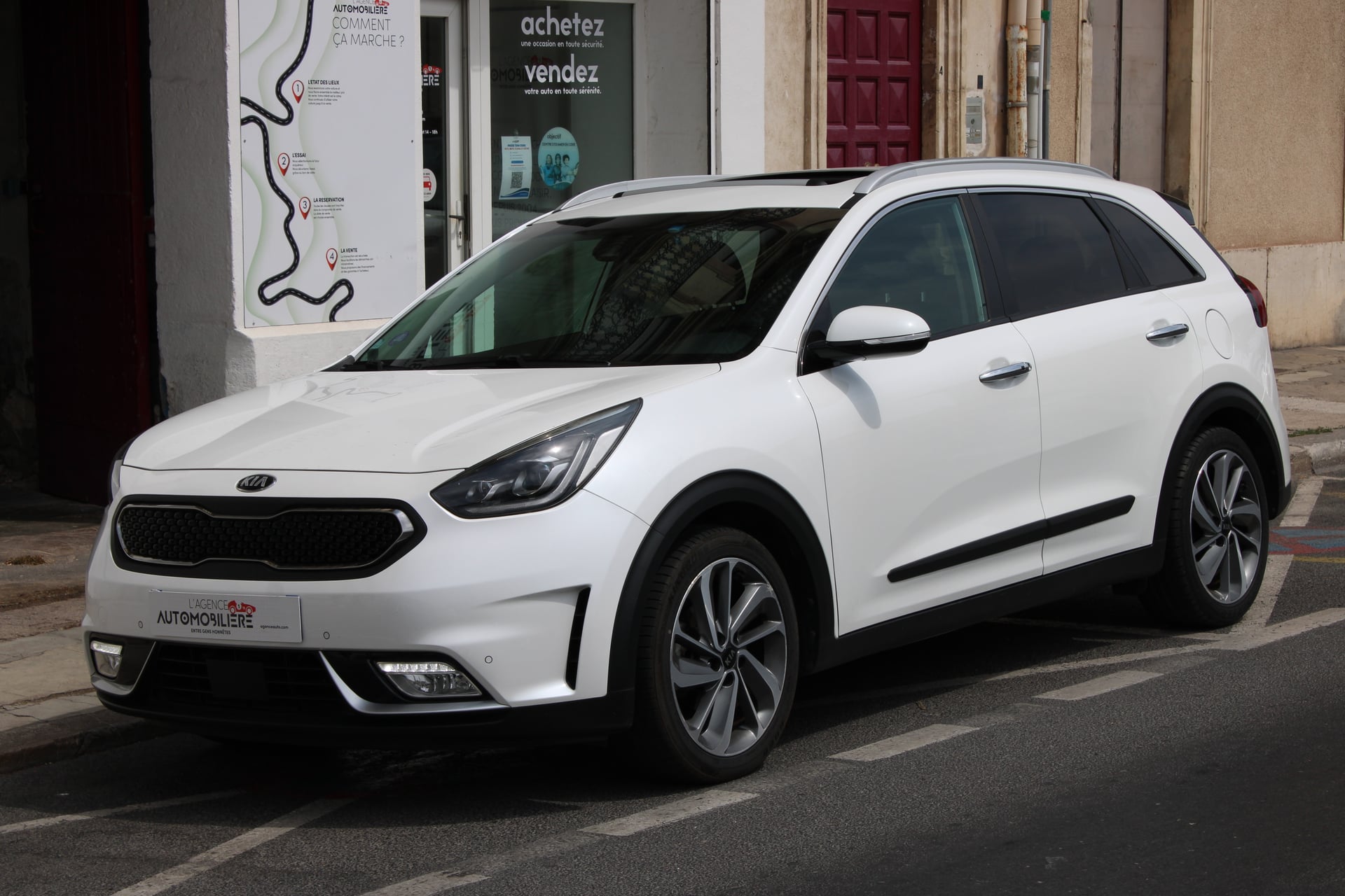 Kia Niro 1.6 GDI 141H 105 HYBRID HEV 1.3KWH PREMIUM DCT BVA ( Toit ouvrant, CarPlay ... )