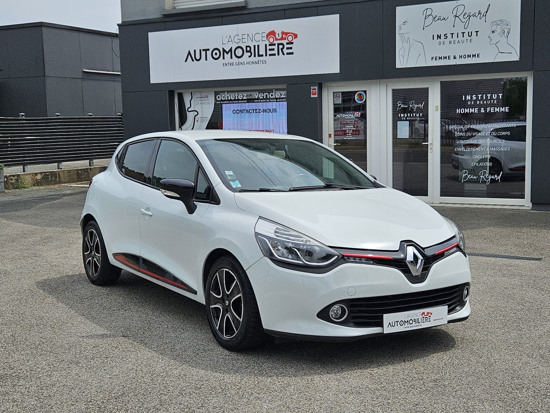 Renault Clio 1.2 75 cv ZEN (Révision + Distribution à jour)