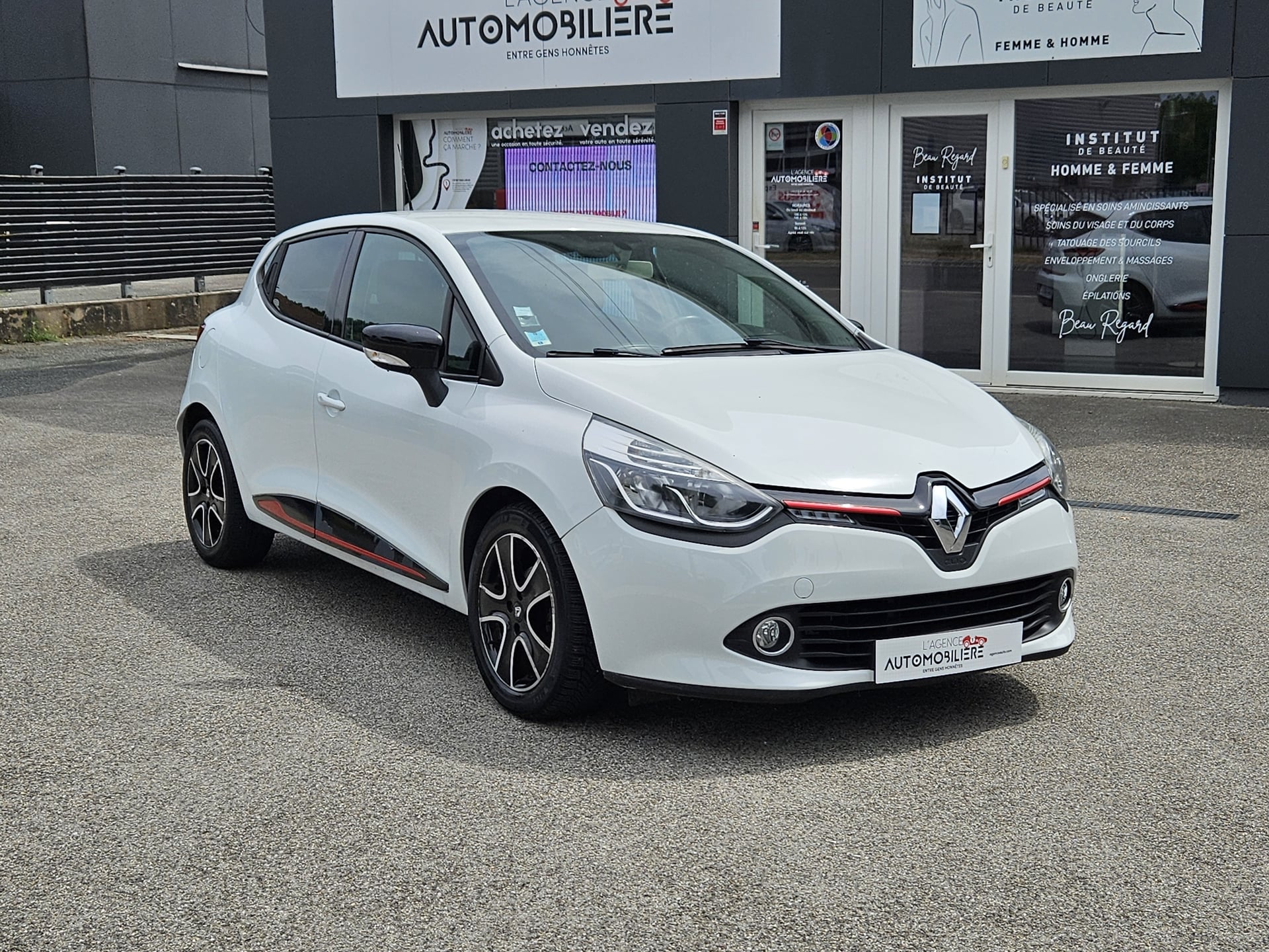 Renault Clio 1.2 75 cv ZEN (Révision + Distribution à jour) — 2