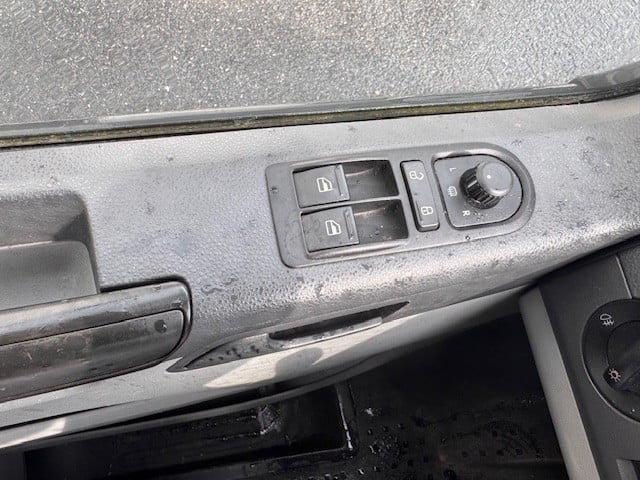 Volkswagen Transporter 2.0 TDI 102 CH COURT PROLINE — 23