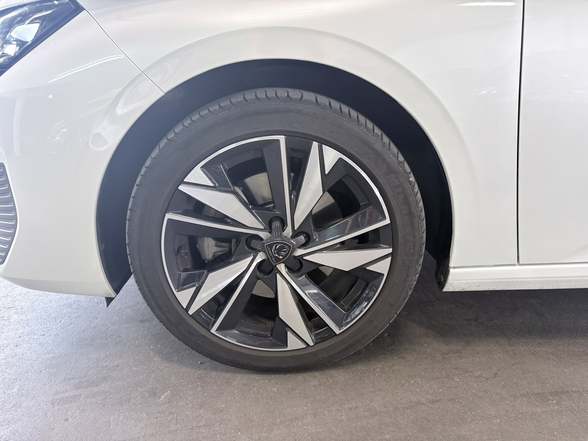 Peugeot 308 1.5 BlueHDI 130 Blanc nacrée — 27
