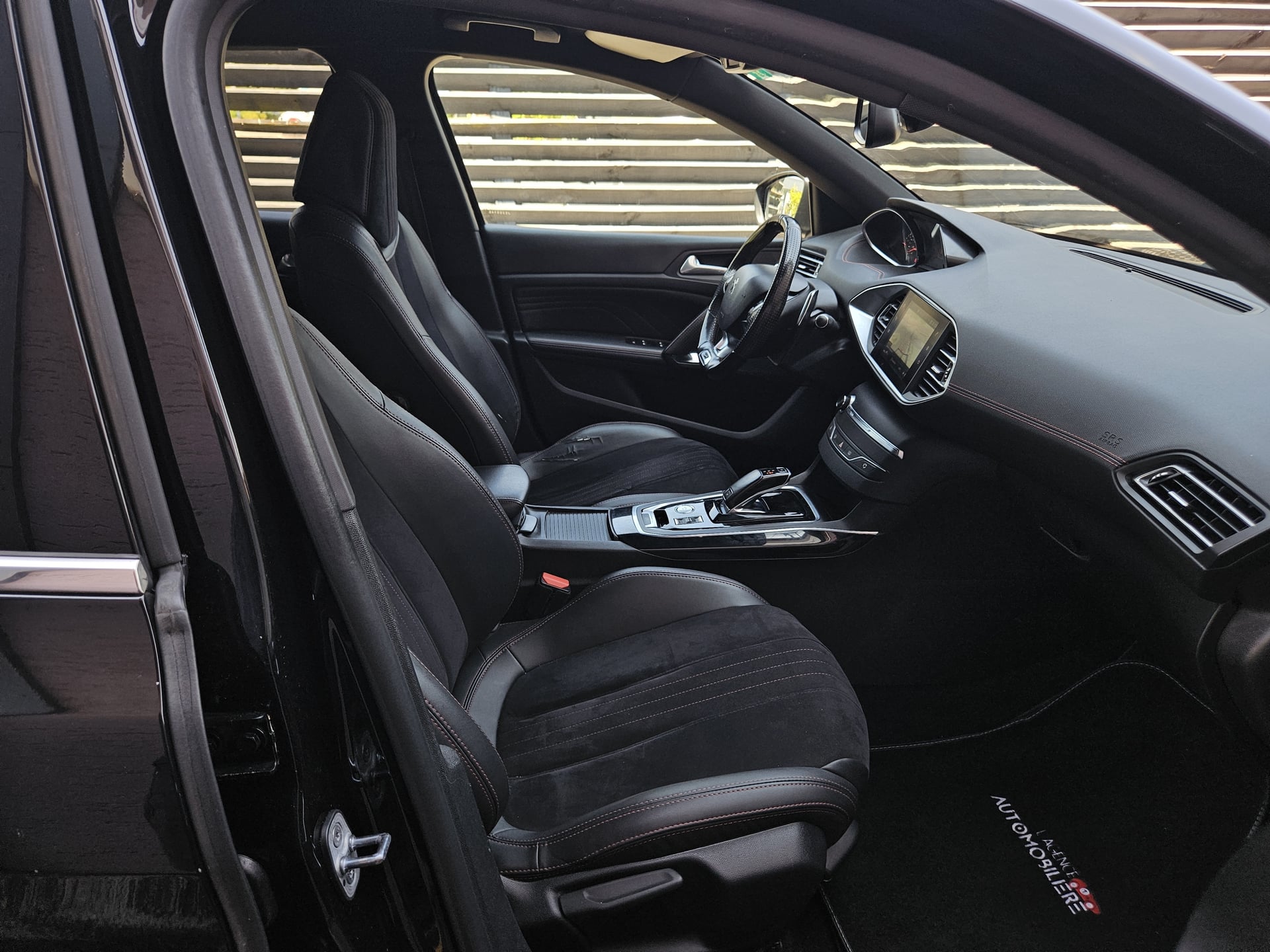 Peugeot 308 SW 2.0 HDI 180 CV GT EAT8 ( Caméra de recul - Car Play / Android Auto..) — 22