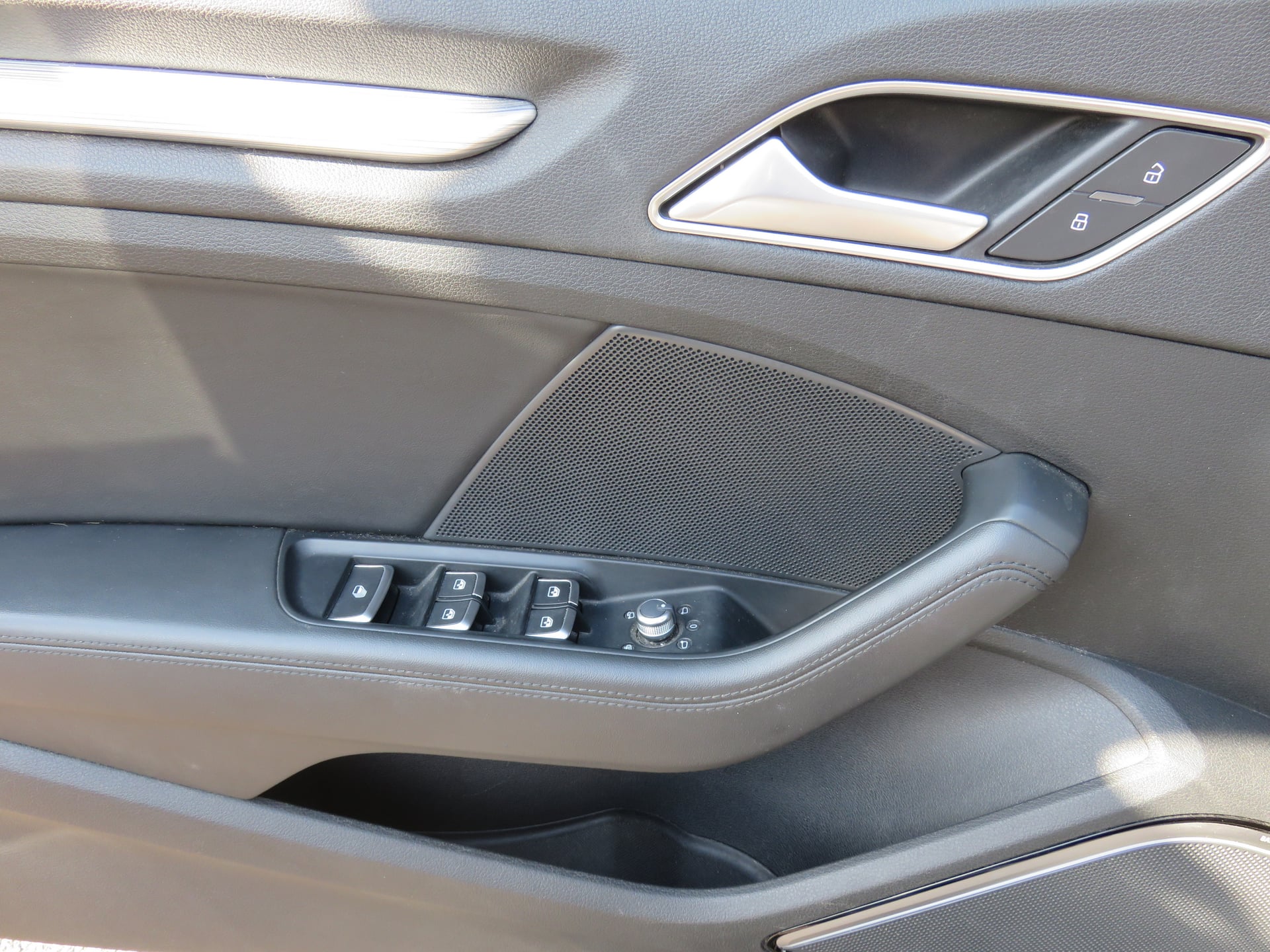 Audi A3 Cabriolet 2.0 TFSI 190ch Design luxe S tronic 7 - Historique d'entretien complet - — 33