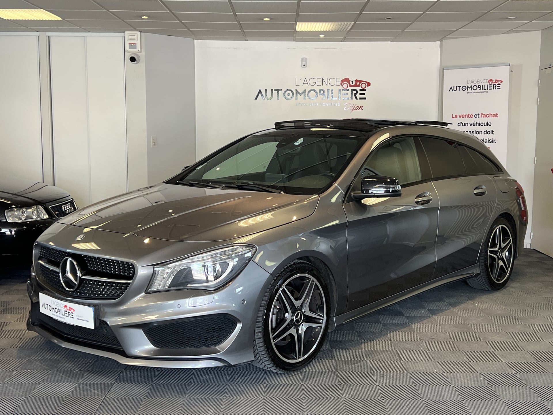 Mercedes-Benz Classe CLA Shooting Brake 200 7G-DCT 156 CV Fascination AMG Toit Ouvrant Siège chauffants