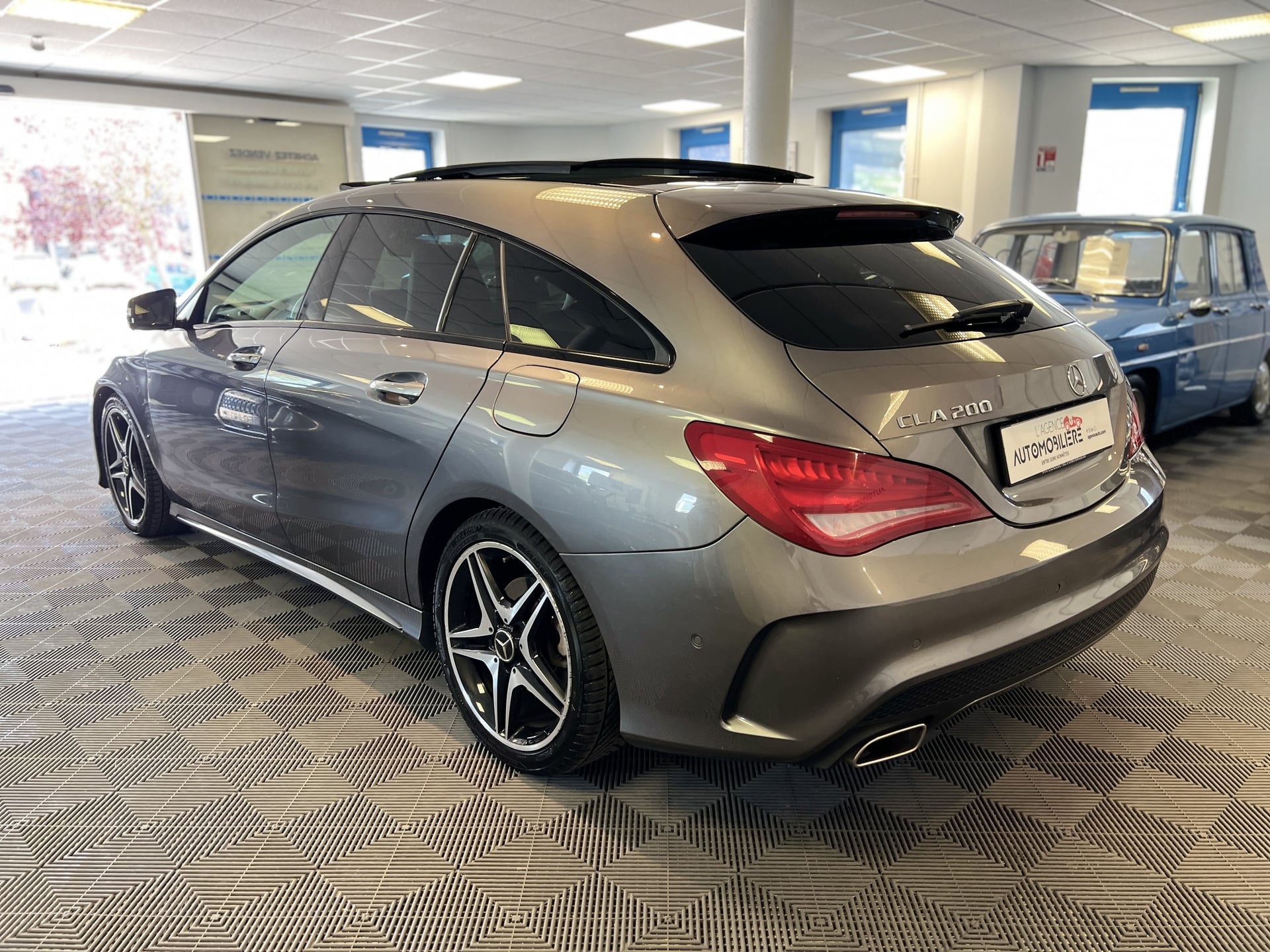 Mercedes-Benz Classe CLA Shooting Brake 200 7G-DCT 156 CV Fascination AMG Toit Ouvrant Siège chauffants — 2