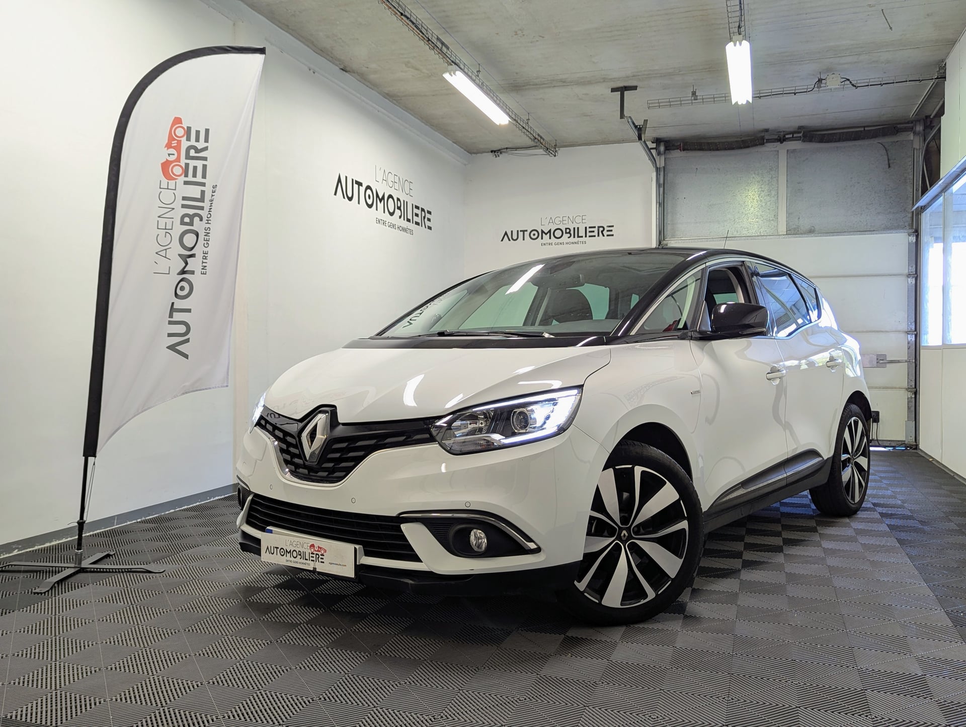 Renault Scenic IV 1.3 TCE 140 ENERGY SL LIMITED — 1