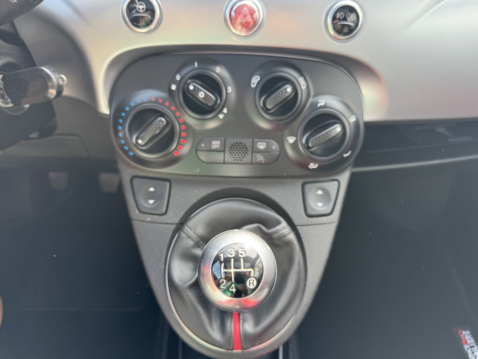 Fiat 500 1.2 69 ch BVM5 S ( toit panoramique ) — 2