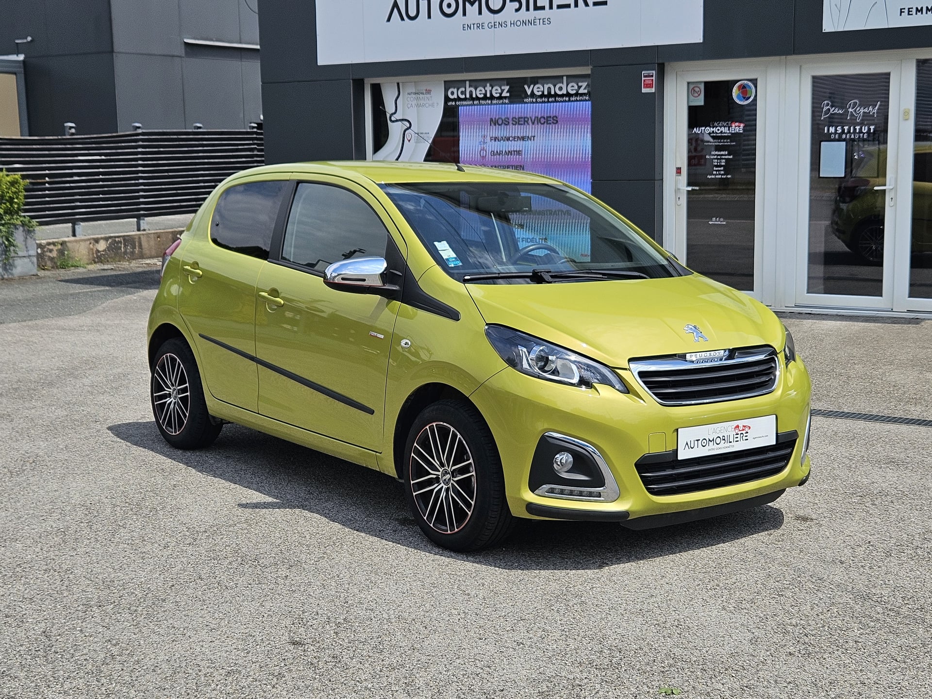 Peugeot 108 1.0 72 CV STYLE (Moteur Toyota à chaine) 1ère Main - 11500 kms — 2