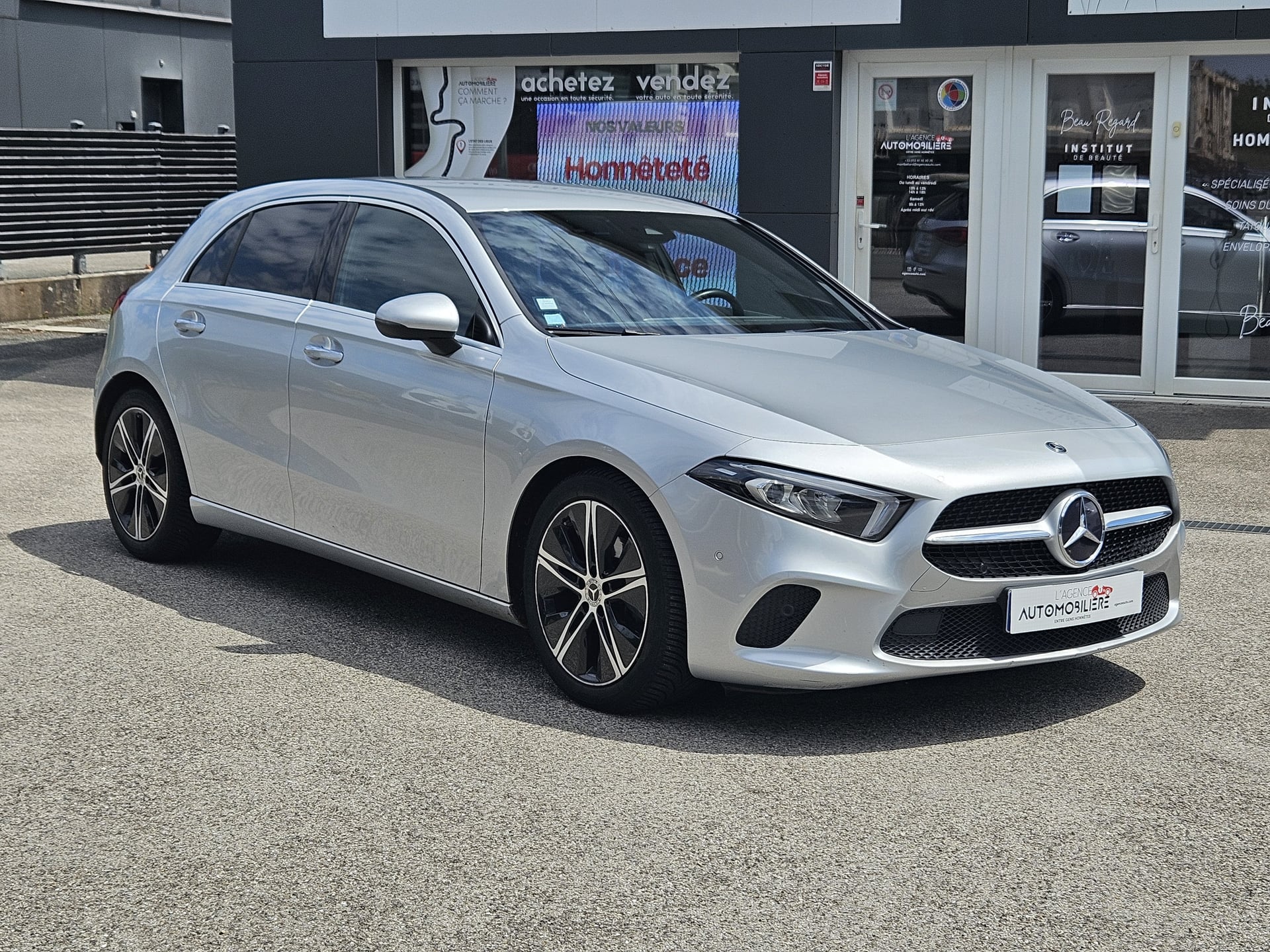 Mercedes-Benz Classe A 180D 7G-DCT Progressive Line ( GPS - Caméra - lumière Ambiance) — 2