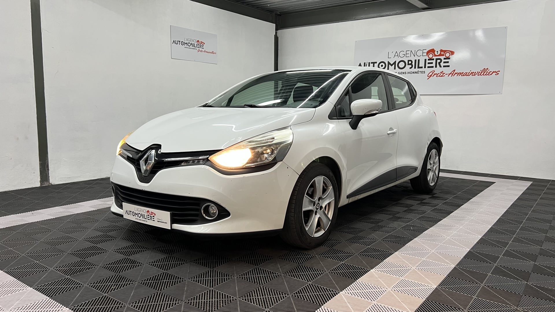 Renault Clio IV 1.5 DCI 90 CH LIMITED DISTRIBUTION FAITE