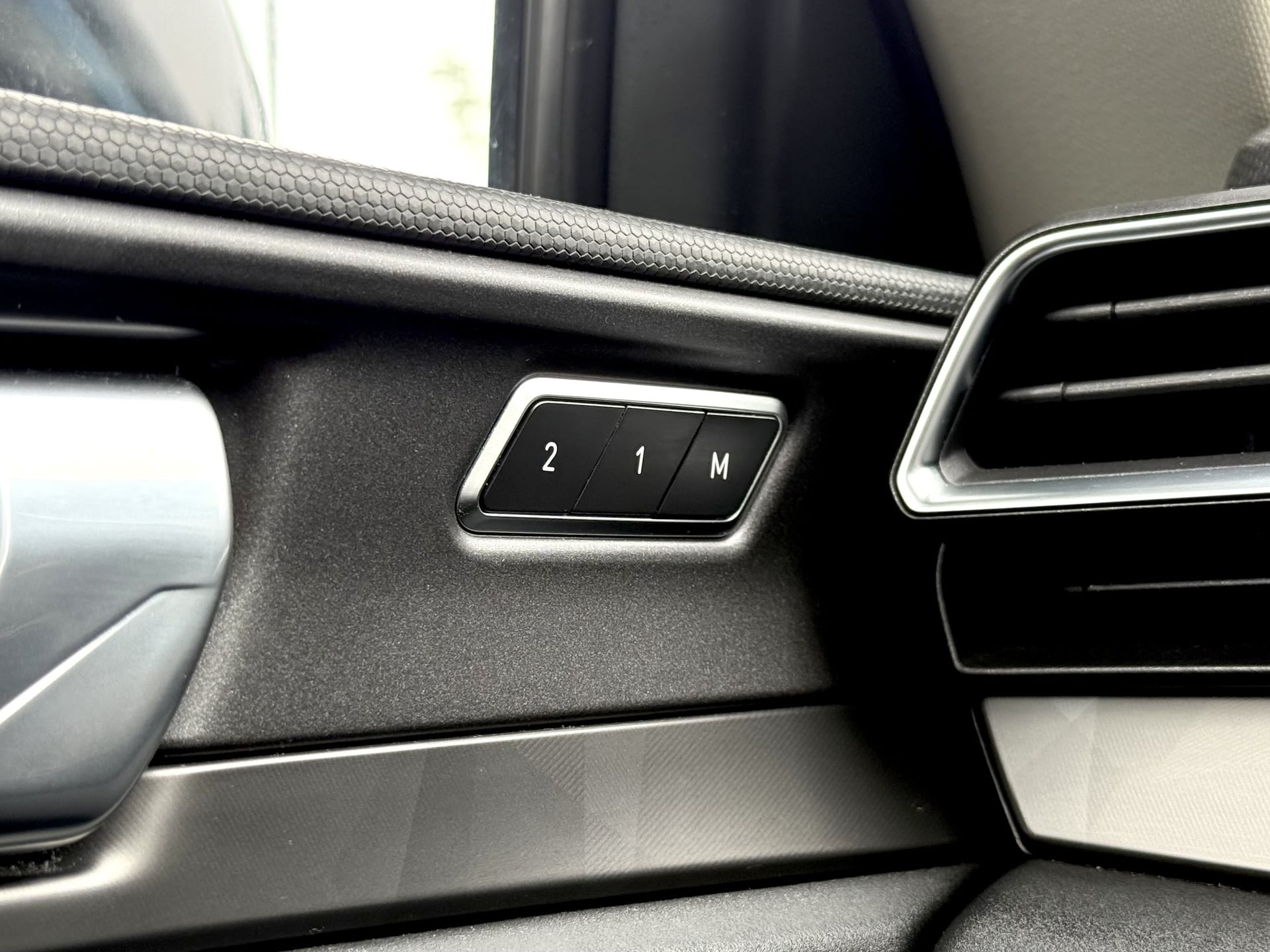 Lynk & Co 01 1.5 Ti 261ch PHEV DCT7 / Attelage - Entretien exclusif Volvo — 16