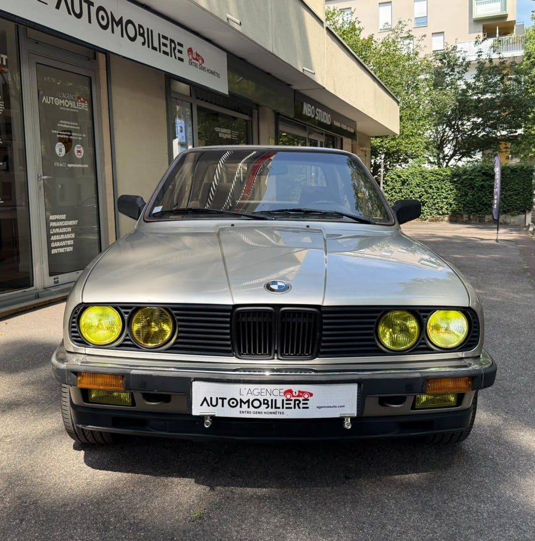 BMW Série 3 E30 COUPE 318i 1.8 i 105cv -BOITE AUTOMATIQUE-TOIT OUVRANT — 2