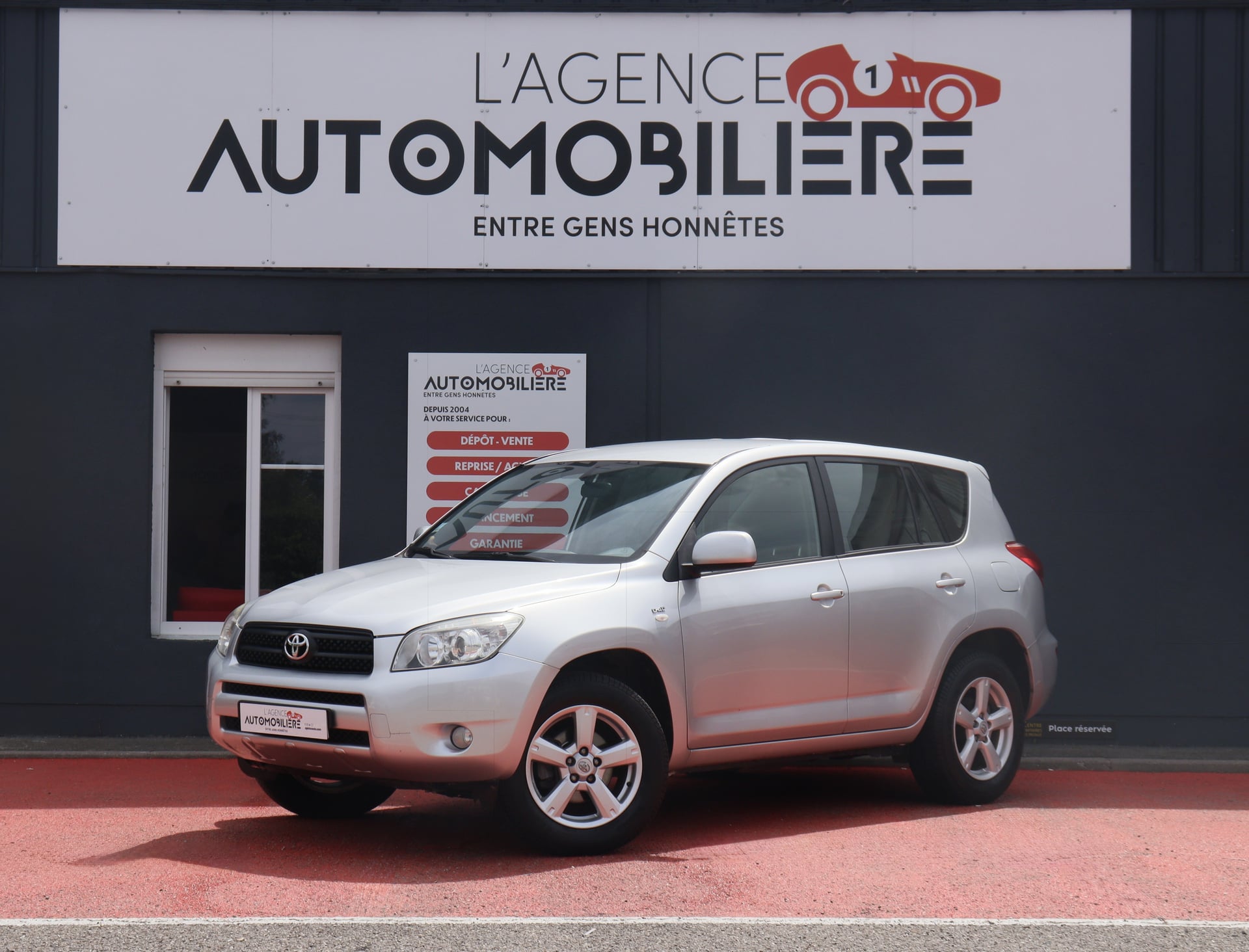 Toyota RAV4 III 2.2 D-4D 4WD 136cv VX (Clim Auto, Régulateur, Attelage)