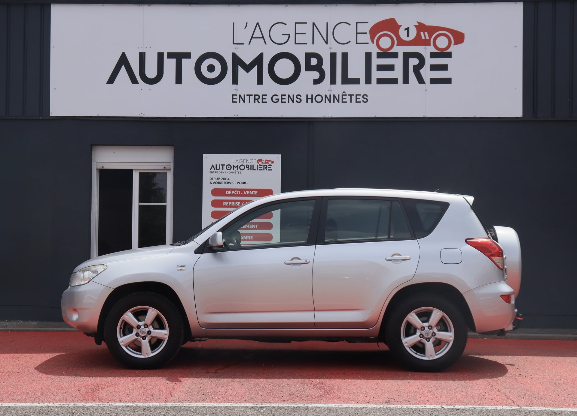 Toyota RAV4 III 2.2 D-4D 4WD 136cv VX (Clim Auto, Régulateur, Attelage) — 2