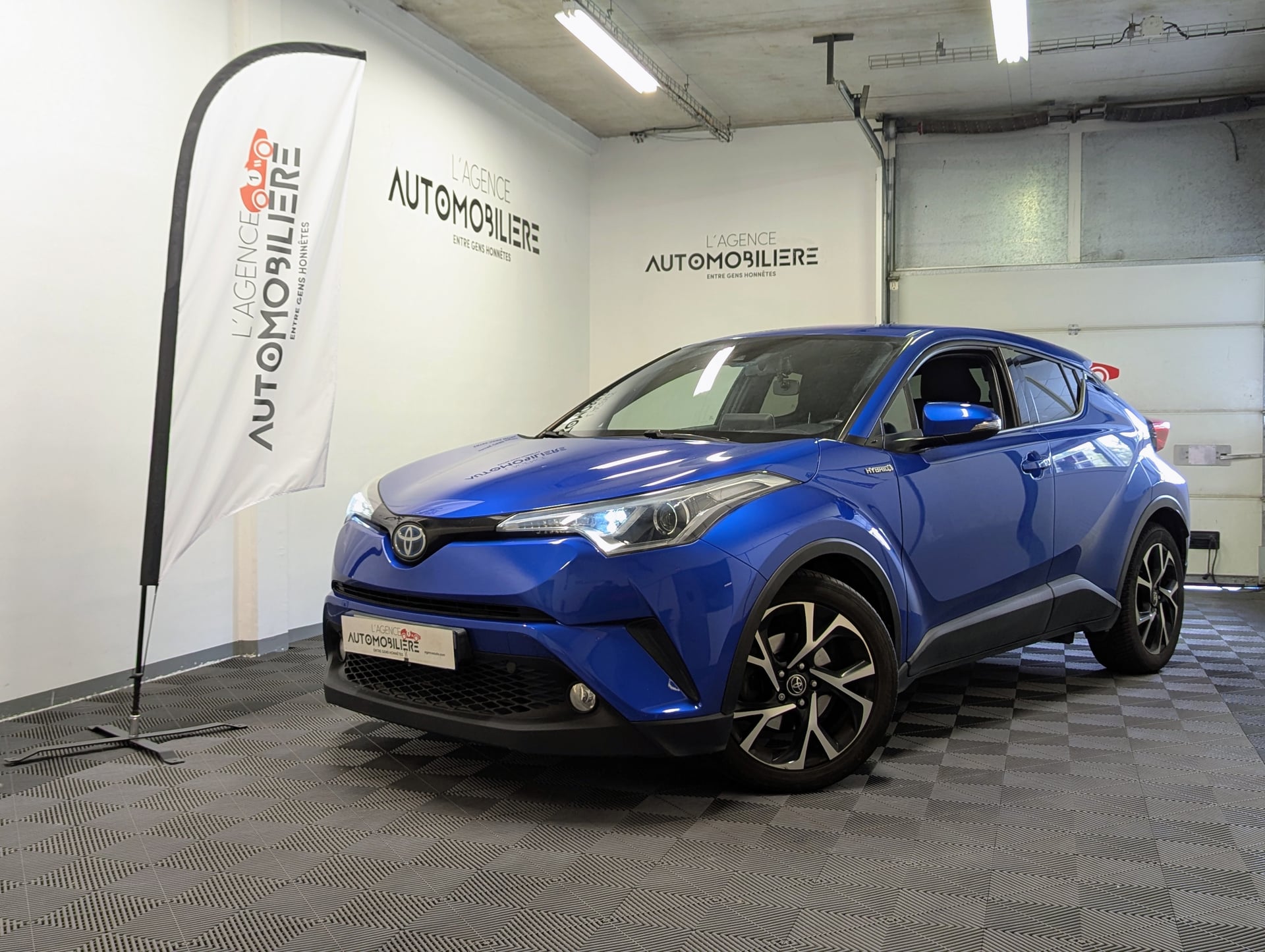 Toyota C-HR 1.8 HYBRIDE 122 GRAPHIC