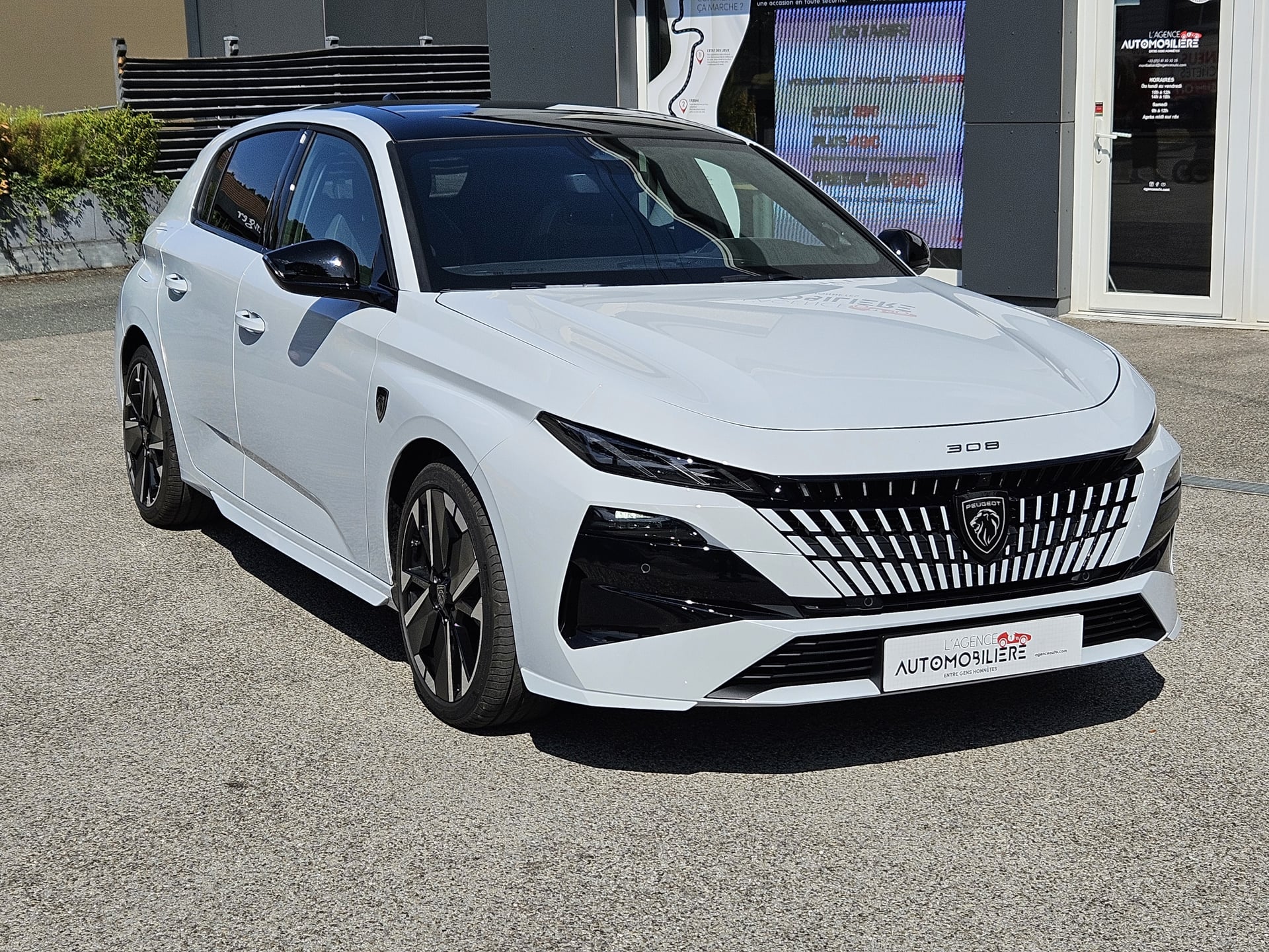 Peugeot 308 Hybrid 145 e-DCS6 GT Exclusive ( Caméra 360° - Hifi Focal - Sièges chauffants massants..) — 2