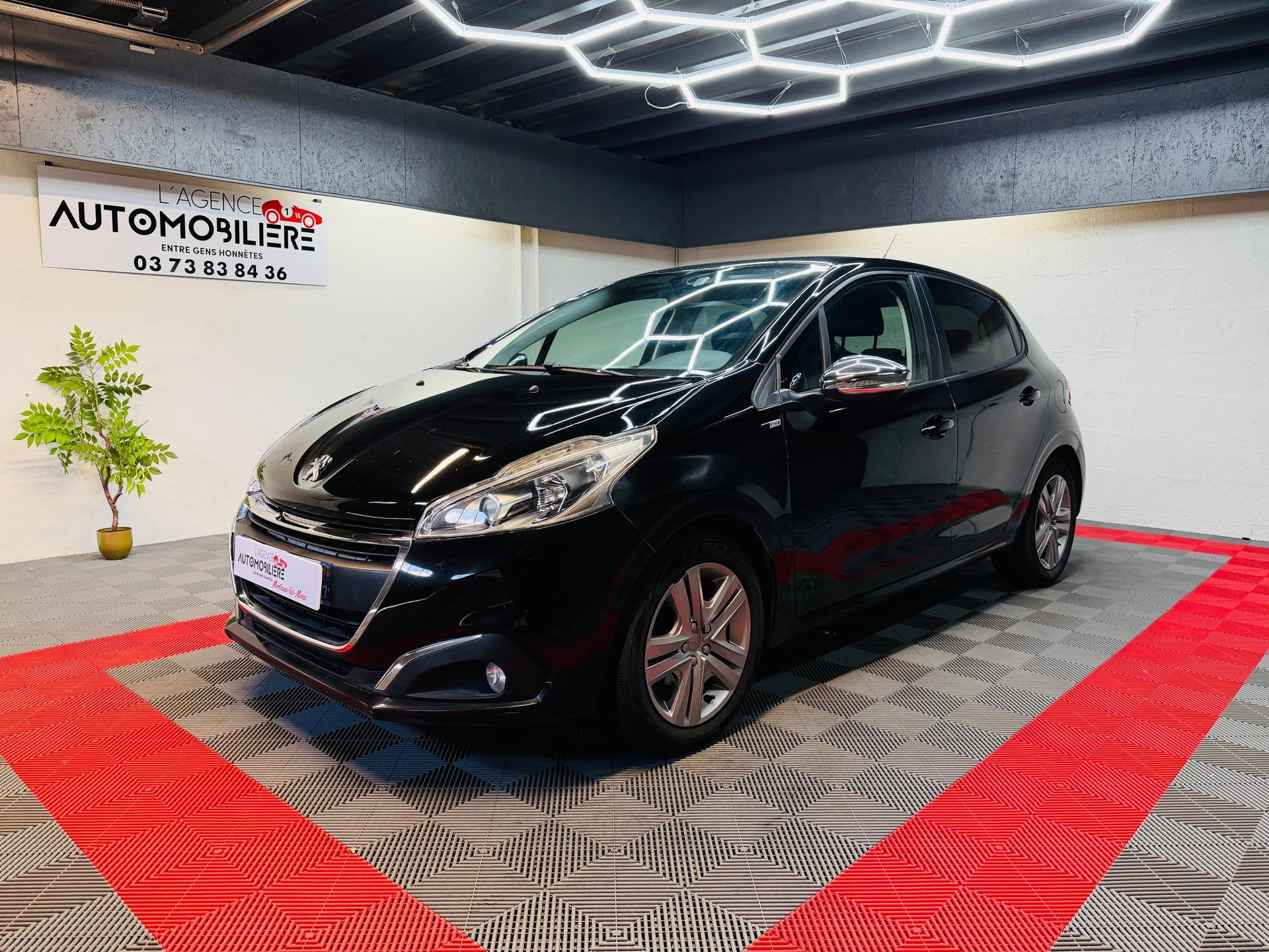 Peugeot 208 1.2 82 ch - Garantie 12 mois - Distribution faite - Carnet d'entretien — 1