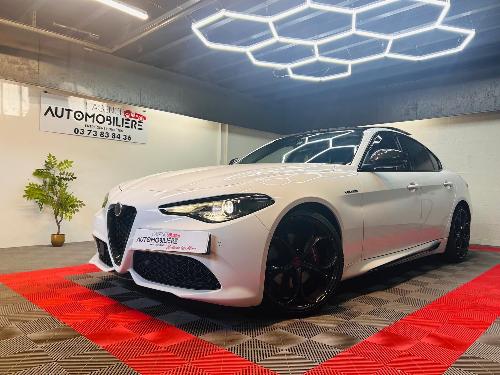 Alfa Romeo Giulia 2.0 T4 MultiAir 200 cv AT8 Sport – 52 500 km – Pack Black – Toit Ouvrant - Finition Sport — 1