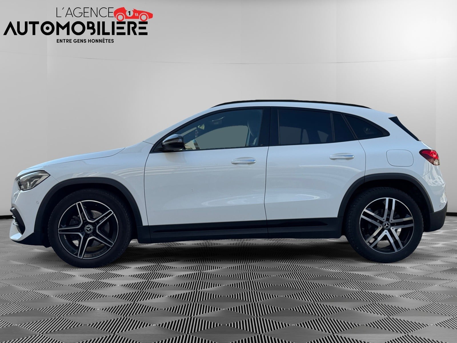 Mercedes-Benz Classe GLA 200D AMG LINE 8G-DCT — 2