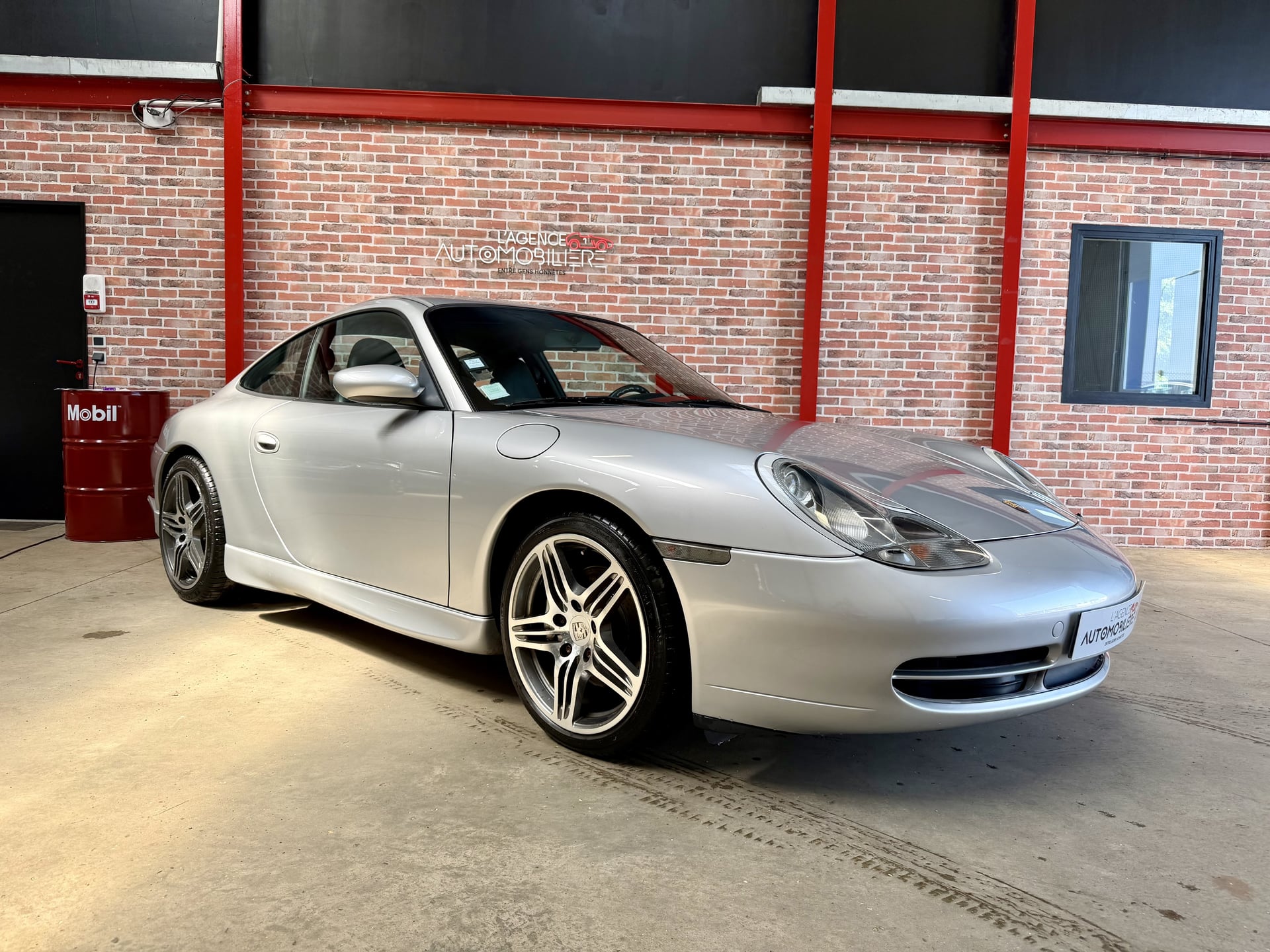 Porsche 911 Porsche 911 (996.1) Carrera 4 Coupé – 3.4 300 ch – Boîte Manuelle – Historique complet – IMS remplacé - Garantie 12 mois