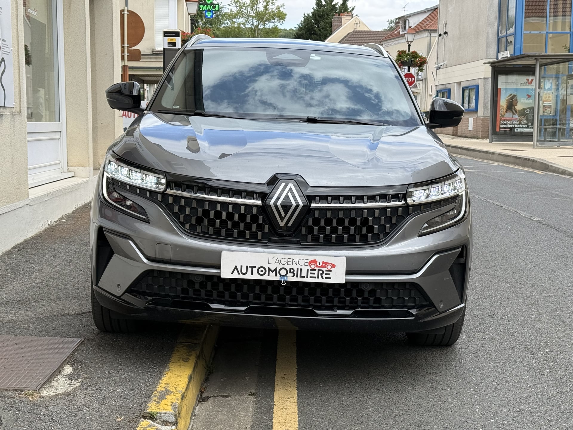 Renault Austral E-Tech hybrid 200 Iconic+1ER MAIN+Suivi Complet — 2