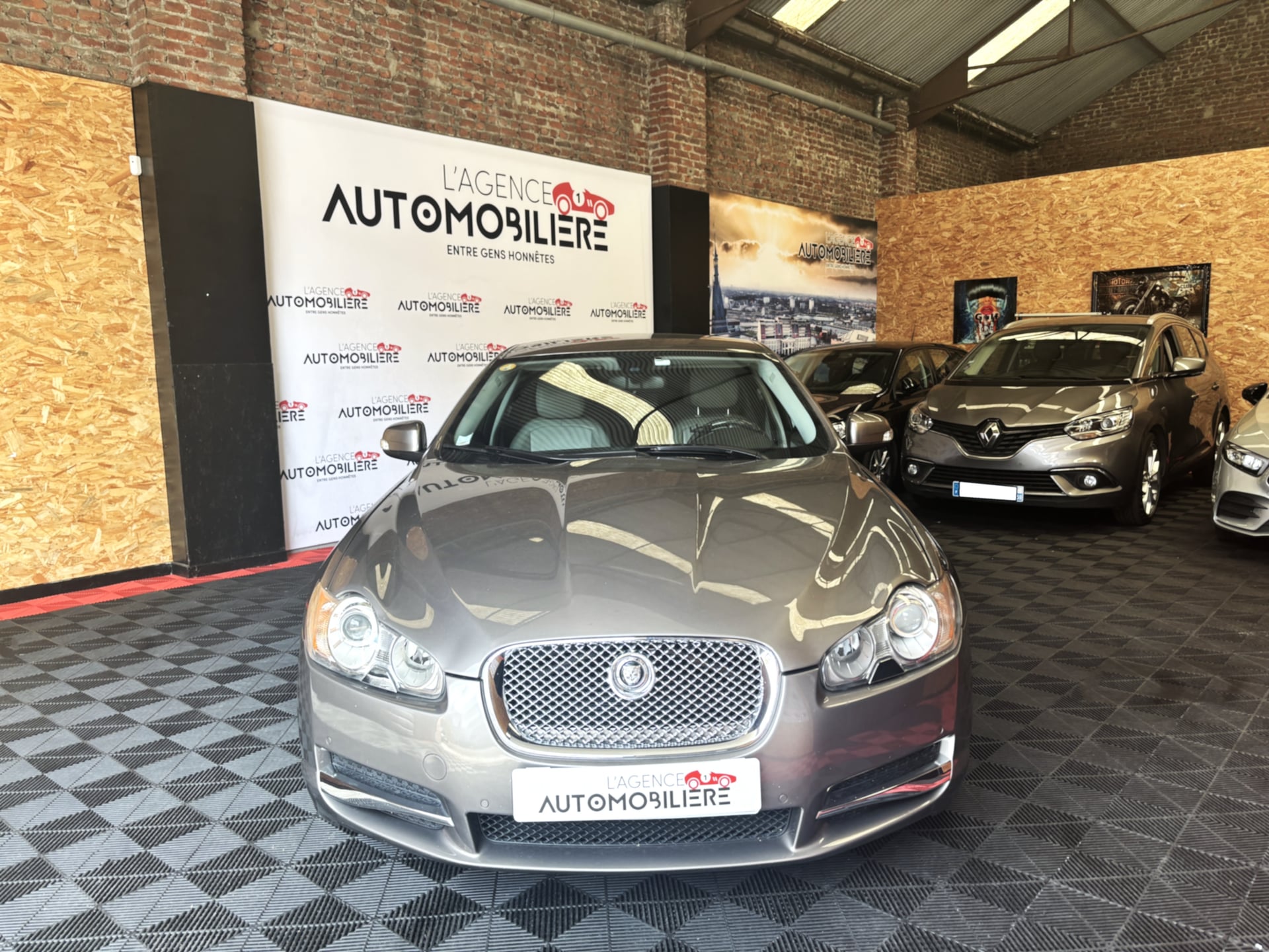 Jaguar XF 2.7D Bi-Turbo Luxe Premium — 2