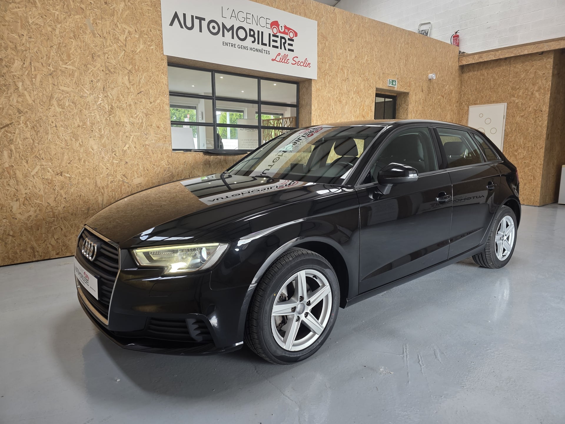 Audi A3 Sportback 1.6 TDI 115CH BUSINESS LINE S-TRONIC 7
