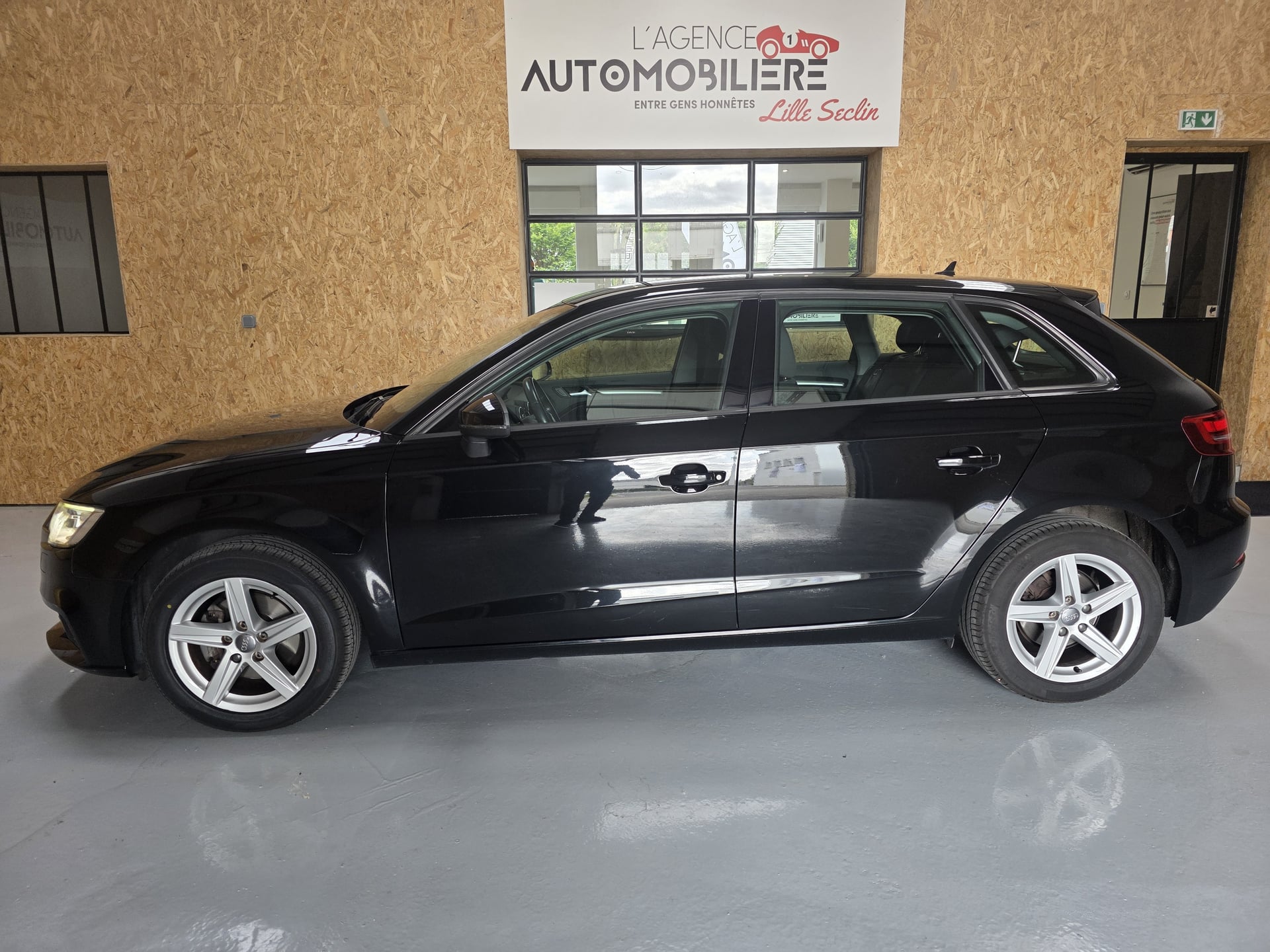 Audi A3 Sportback 1.6 TDI 115CH BUSINESS LINE S-TRONIC 7 — 2