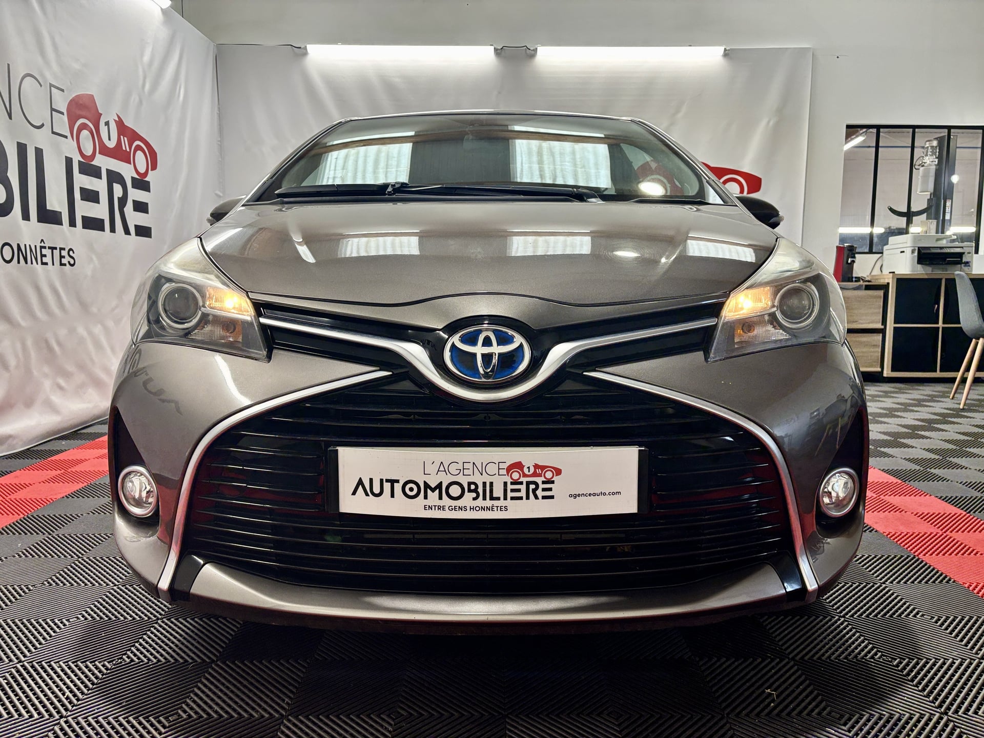 Toyota Yaris III (2) HYBRID 100H DYNAMIC 5P — 2