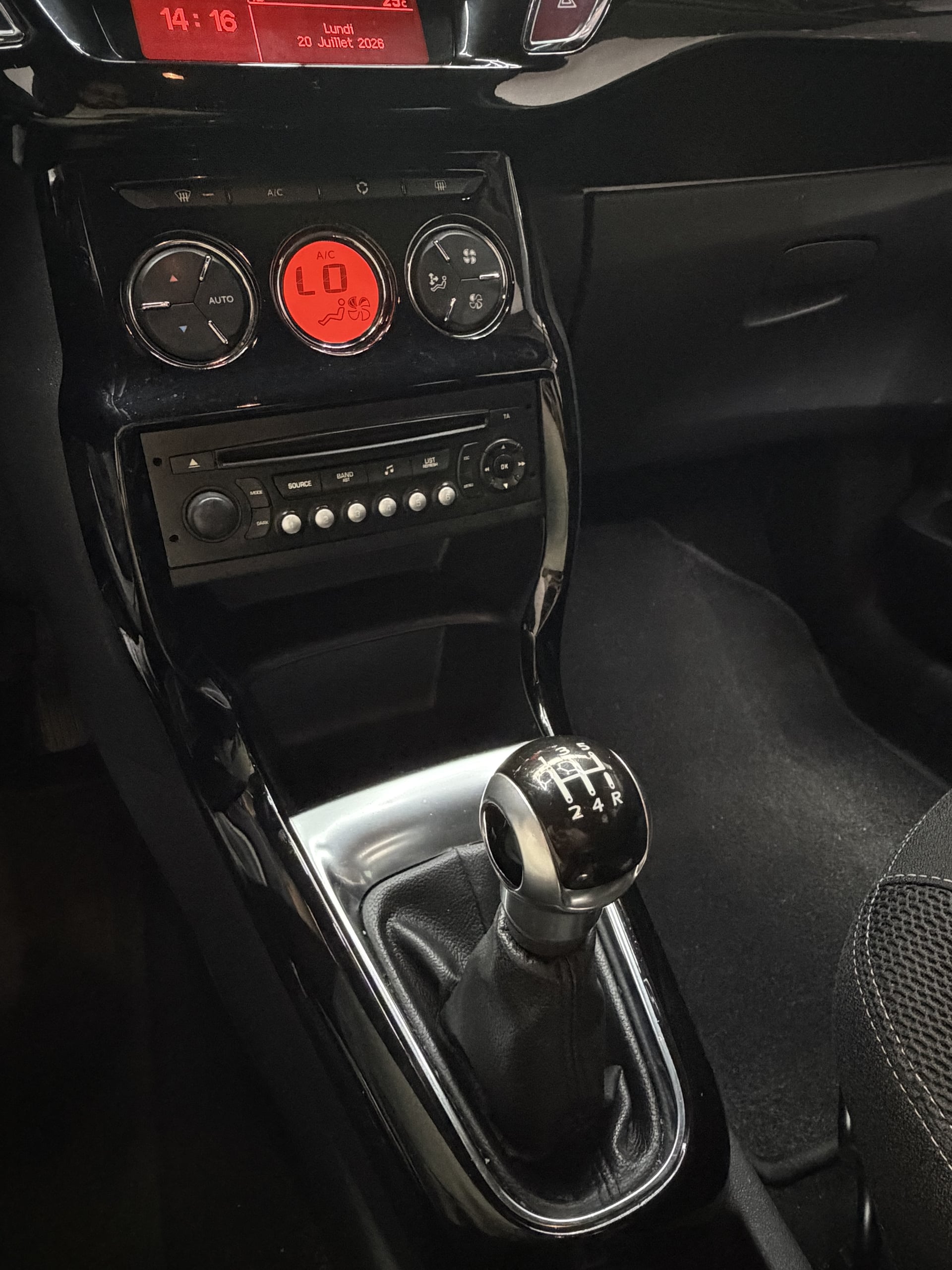 Citroen DS3 VTI 120 Airdream So Chic — 21