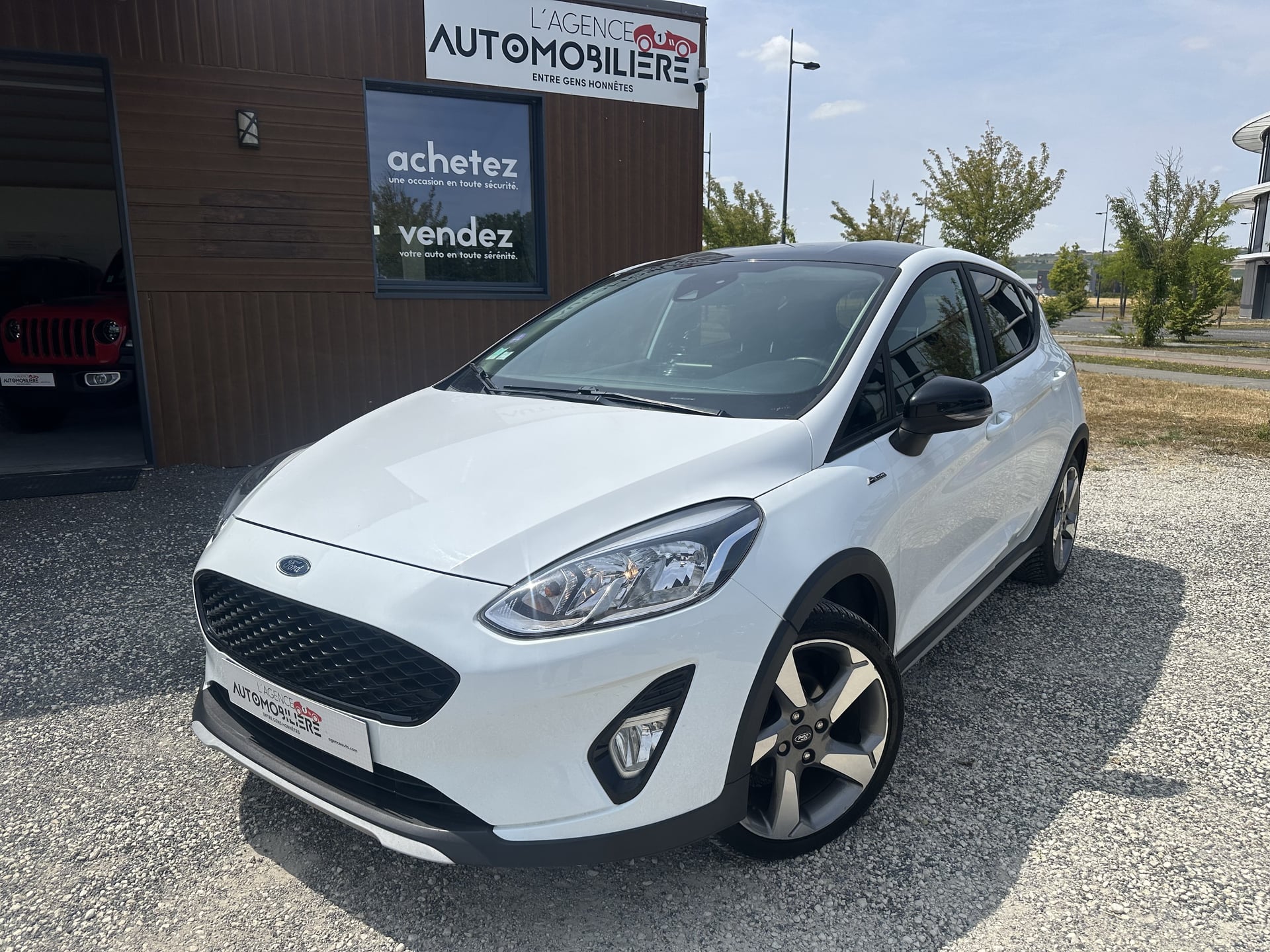 Ford Fiesta 5 portes S&S 85 CH FINITION ACTIVE CARPLAY GPS DISTRI NEUVE