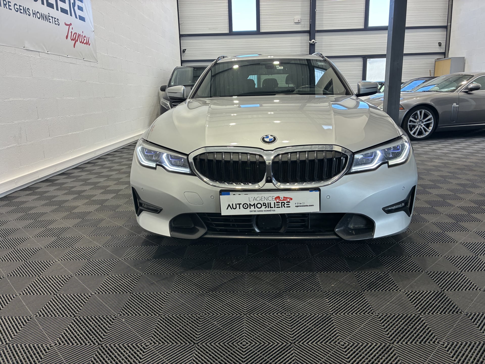 BMW Série 3 320d Touring 190ch Edition Sport-Toit Ouvrant Panoramique-Harman Kardon-Cuir Individual MERINO-Volant Individual-Affichage Tête Haute... — 2