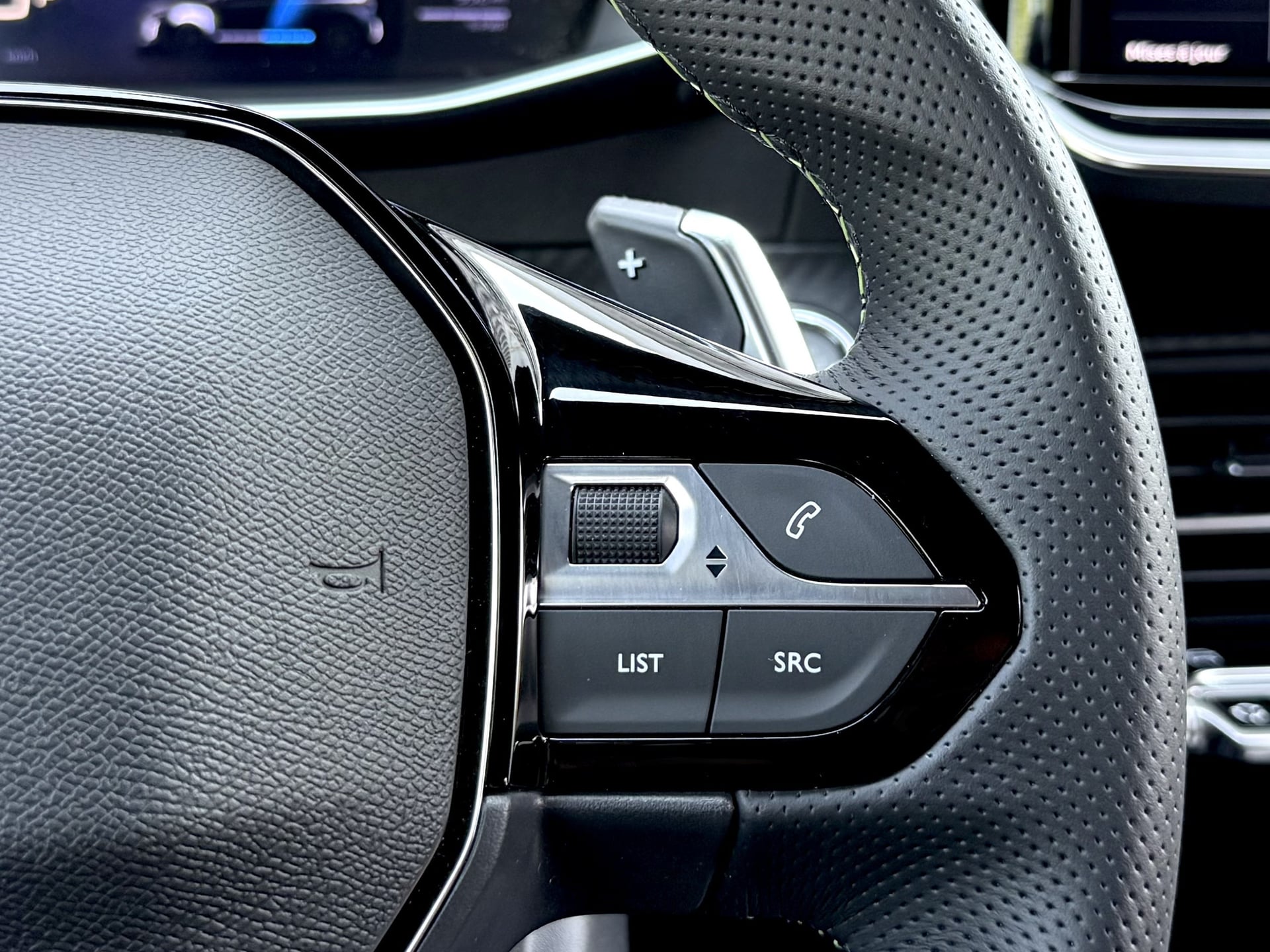 Peugeot 208 Hybrid 100ch GT e-DCS6 / 1°Main - 980km — 16